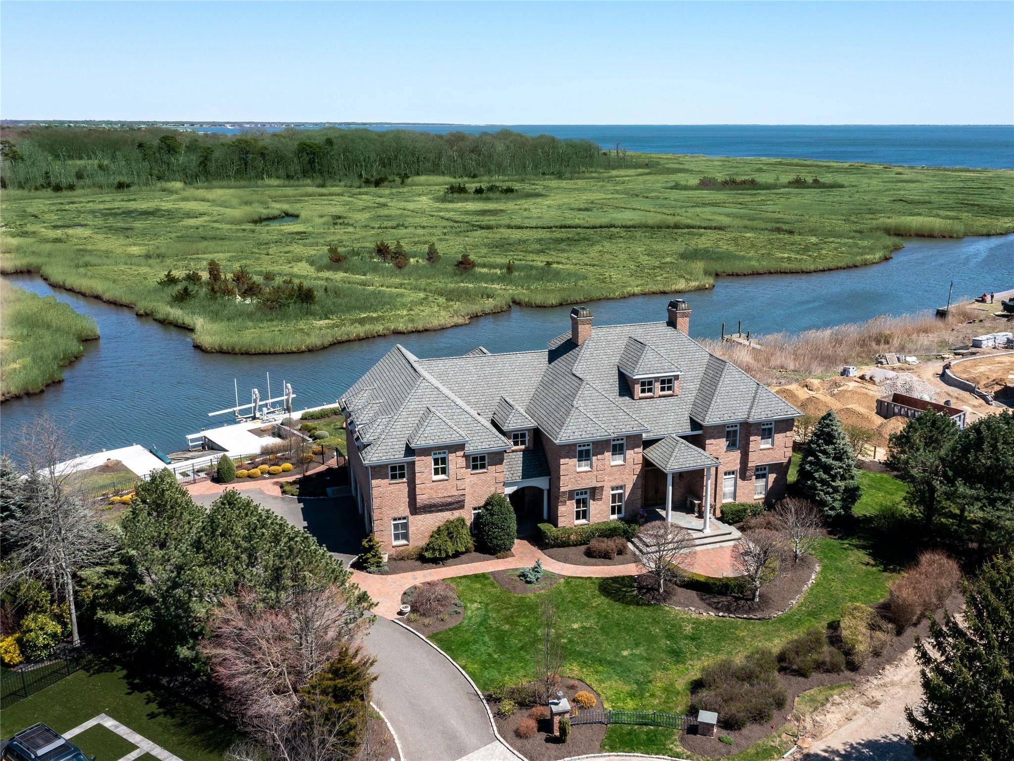 West Islip, NY 11795,27 True Harbour WAY