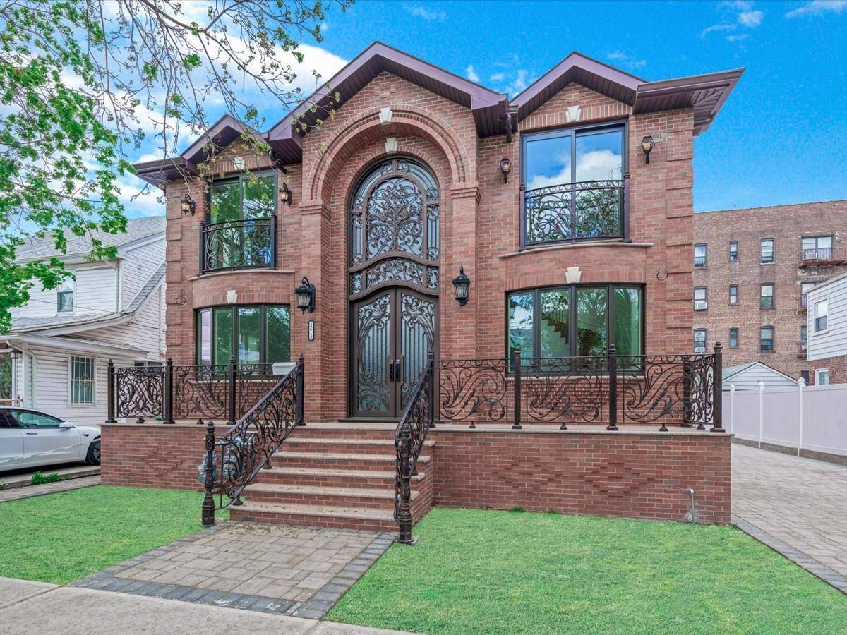 Flushing, NY 11355,146-15 Holly AVE
