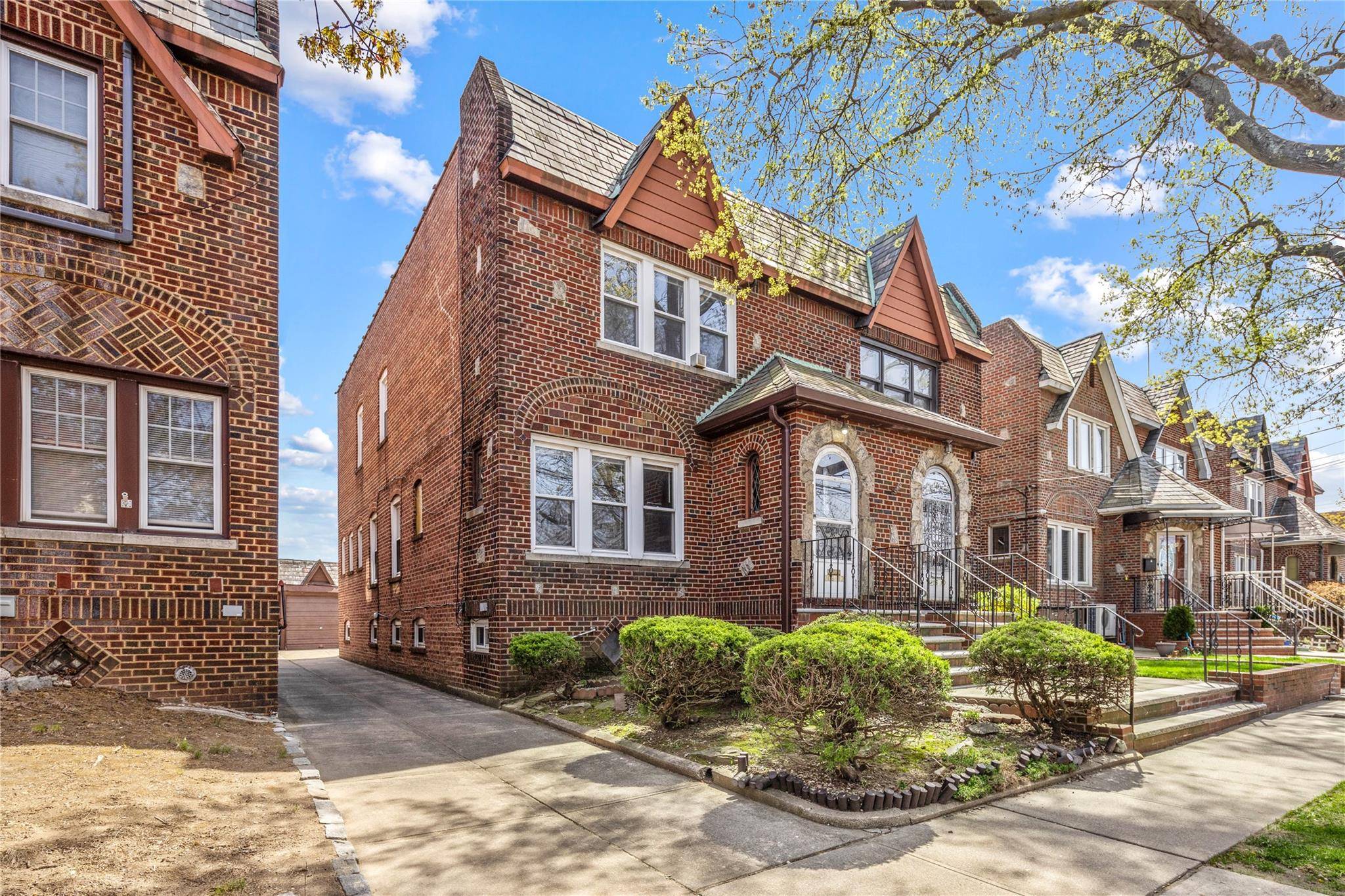 Bayside, NY 11364,206-12 50th AVE