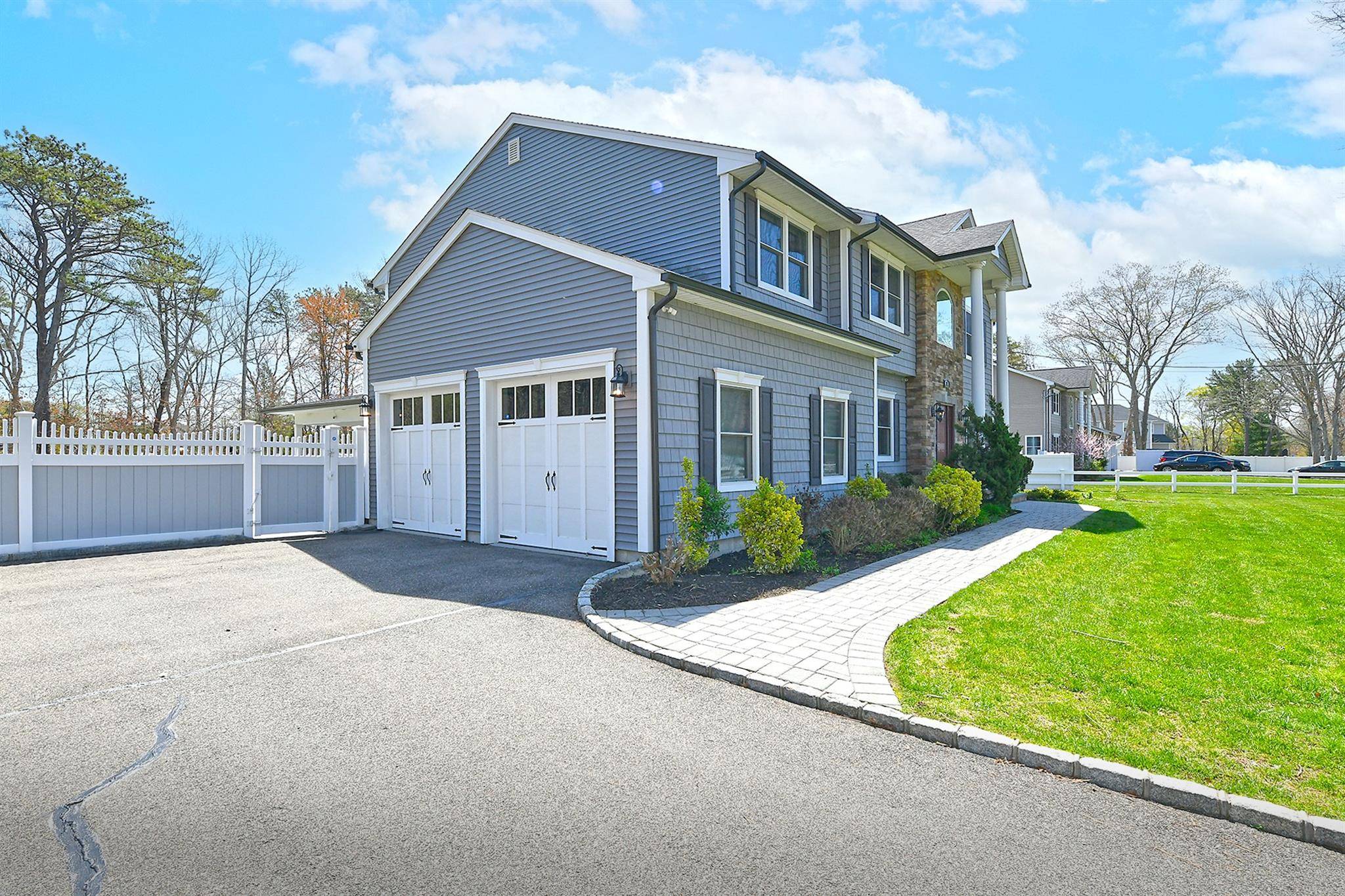 Dix Hills, NY 11746,981 Baldwin PATH