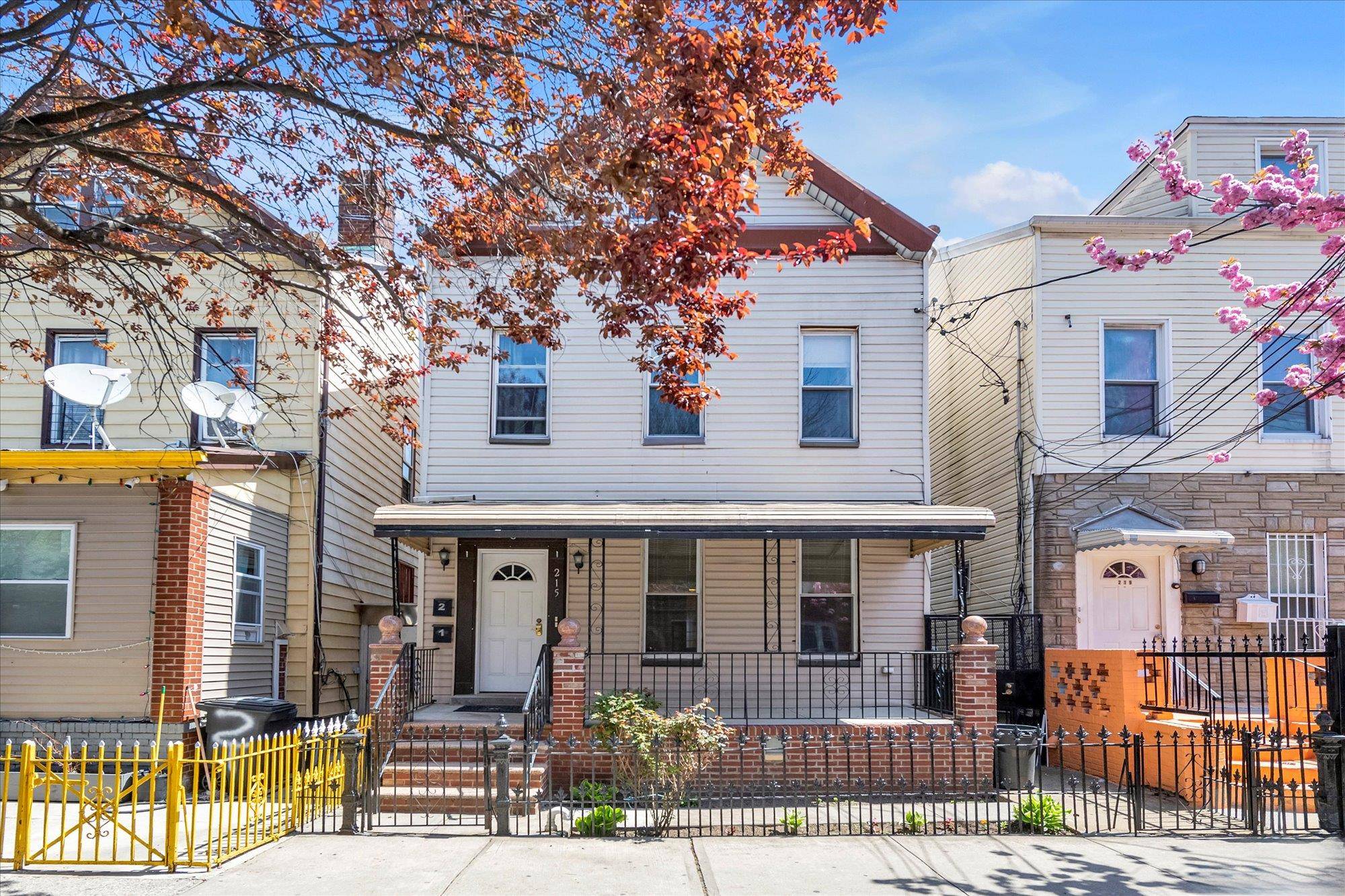 Brooklyn, NY 11207,215 Warwick ST