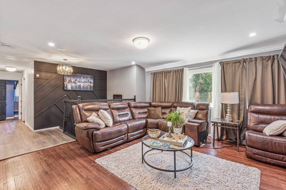 Huntington, NY 11743,5 Lantern ST