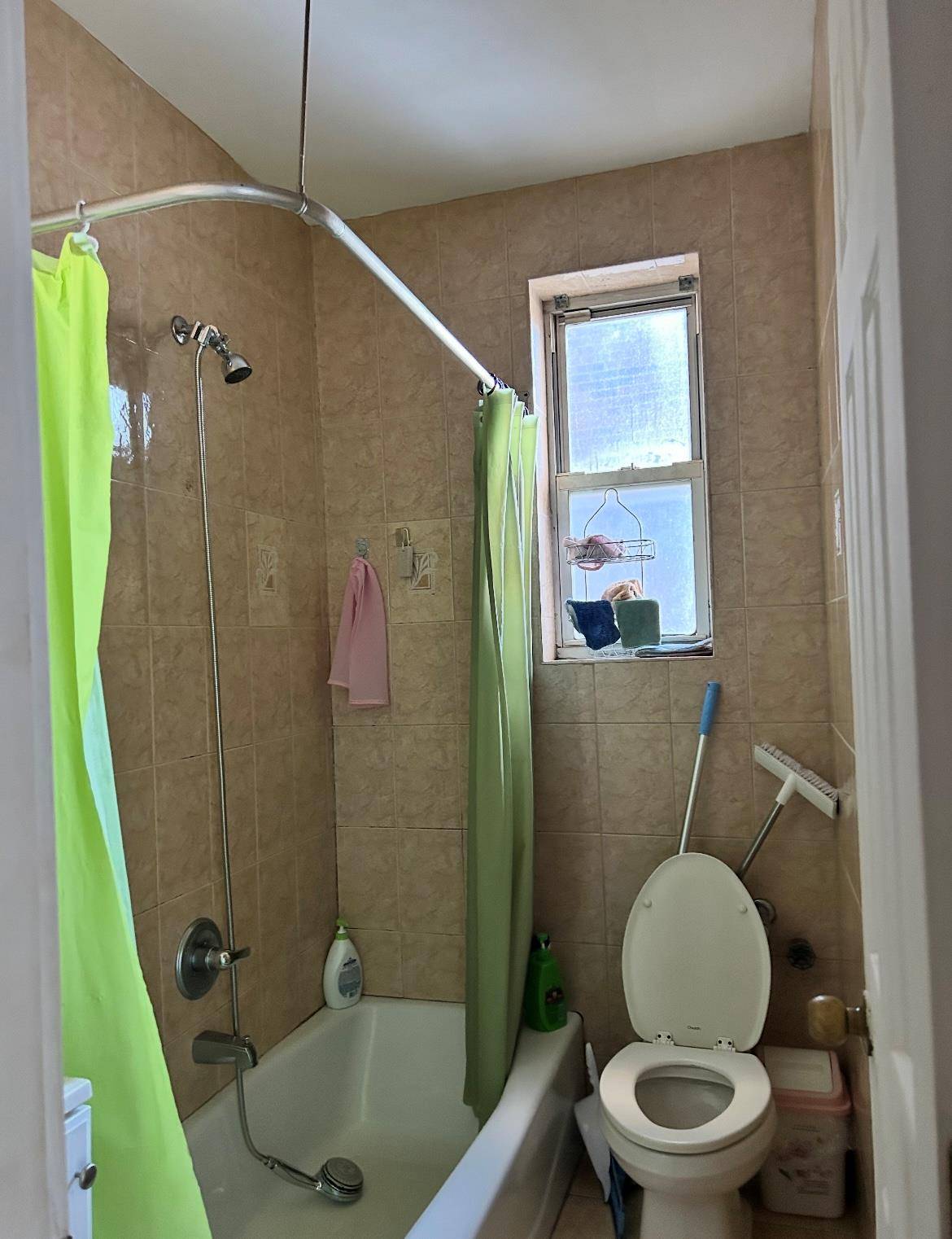 Flushing, NY 11358,35-91 161st ST #3H