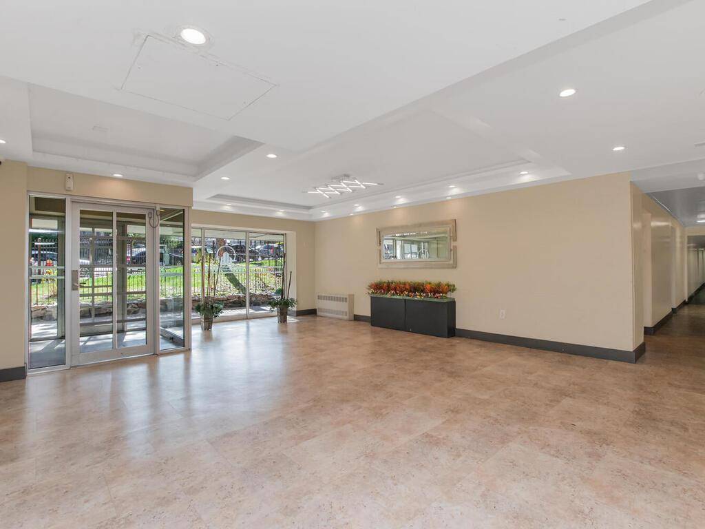 Yonkers, NY 10705,101 Highland AVE #4L