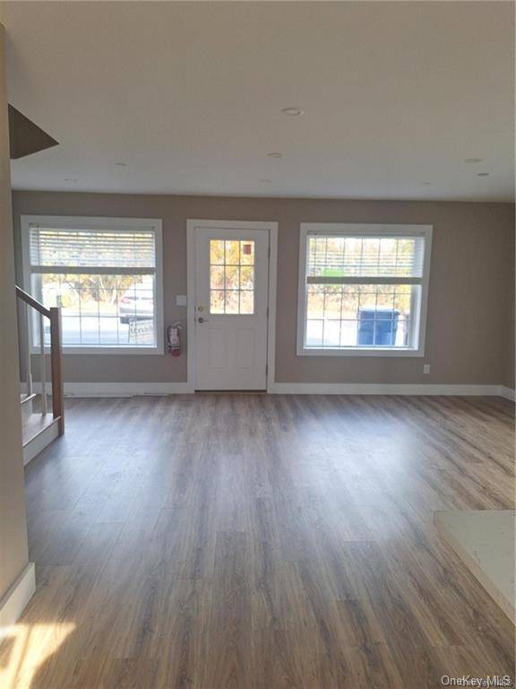 Red Hook, NY 12571,7476 S Broadway
