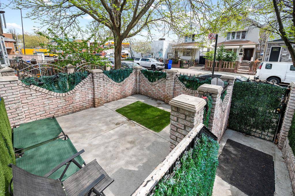 East Elmhurst, NY 11369,26-18 92nd ST