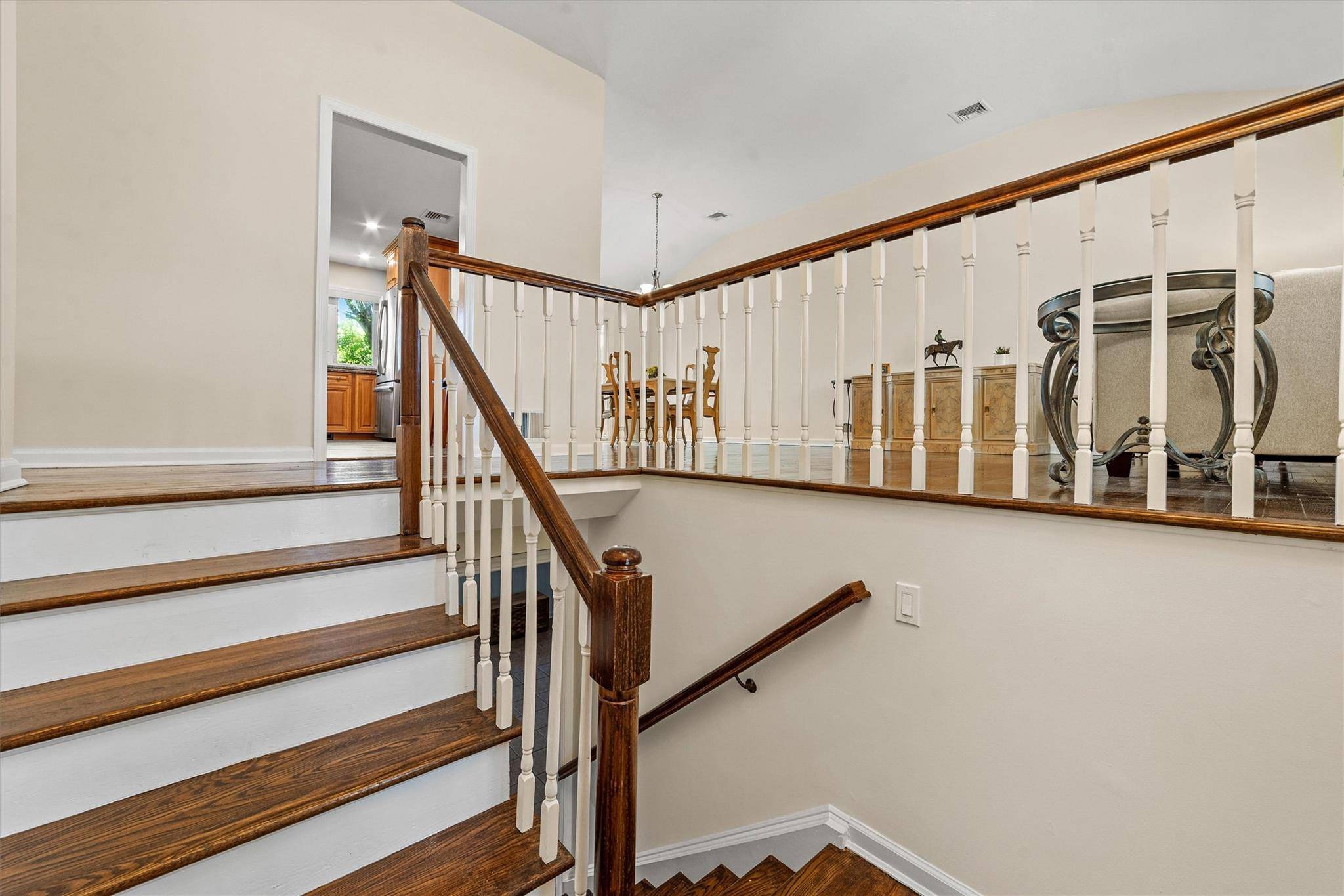 Yonkers, NY 10710,14 Skywood CT