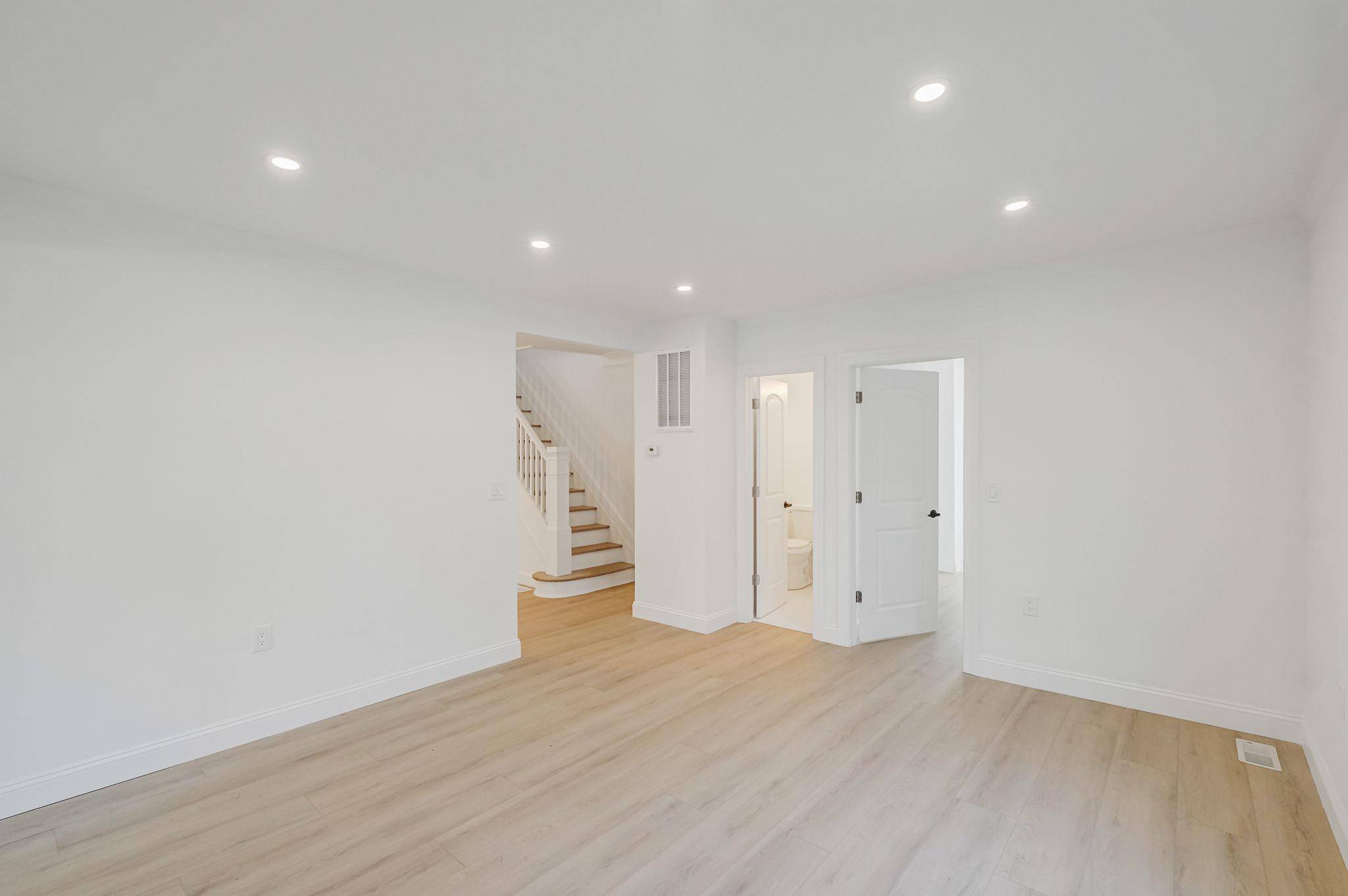Kings Park, NY 11754,22 Patiky ST