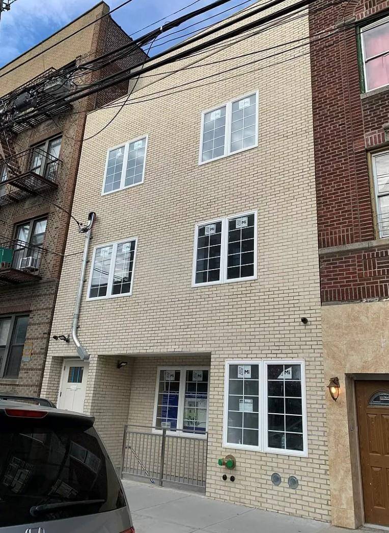 Corona, NY 11368,3728 104th ST