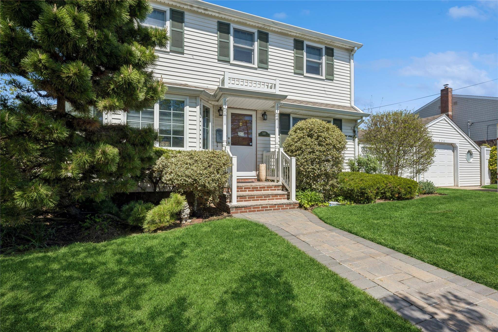 Garden City South, NY 11530,524 Terrace Avenue