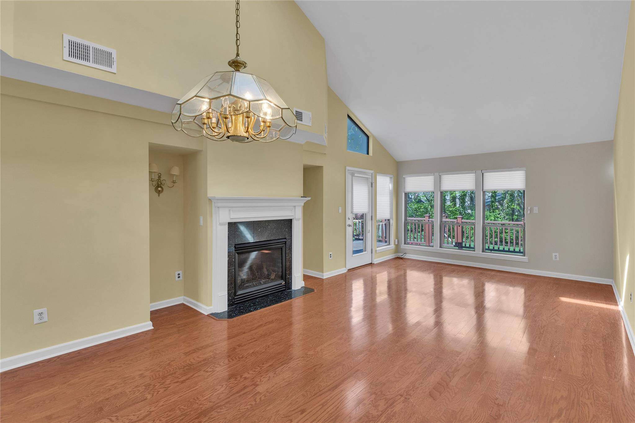 Holbrook, NY 11741,22 Timber Ridge DR