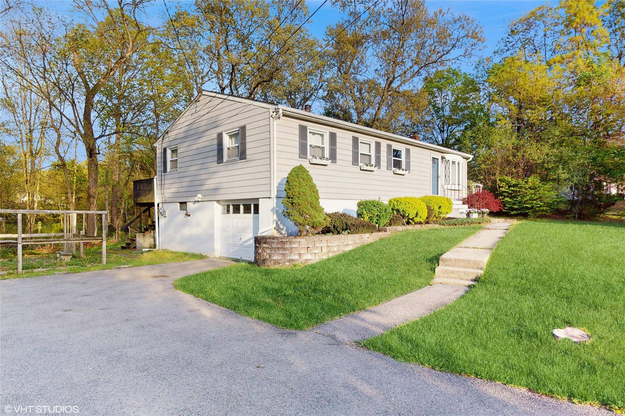 Wappingers Falls, NY 12590,17 Fenmore DR