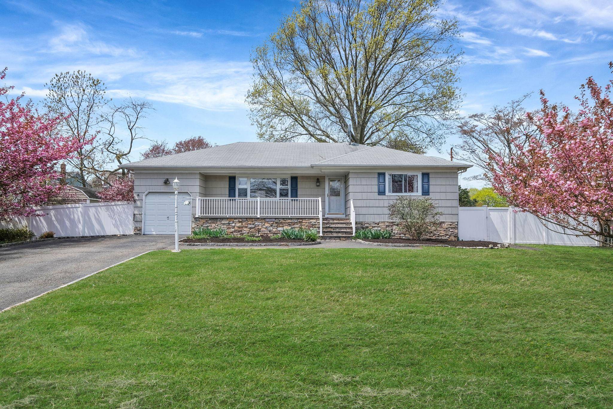 Sound Beach, NY 11789,22 Hollis DR