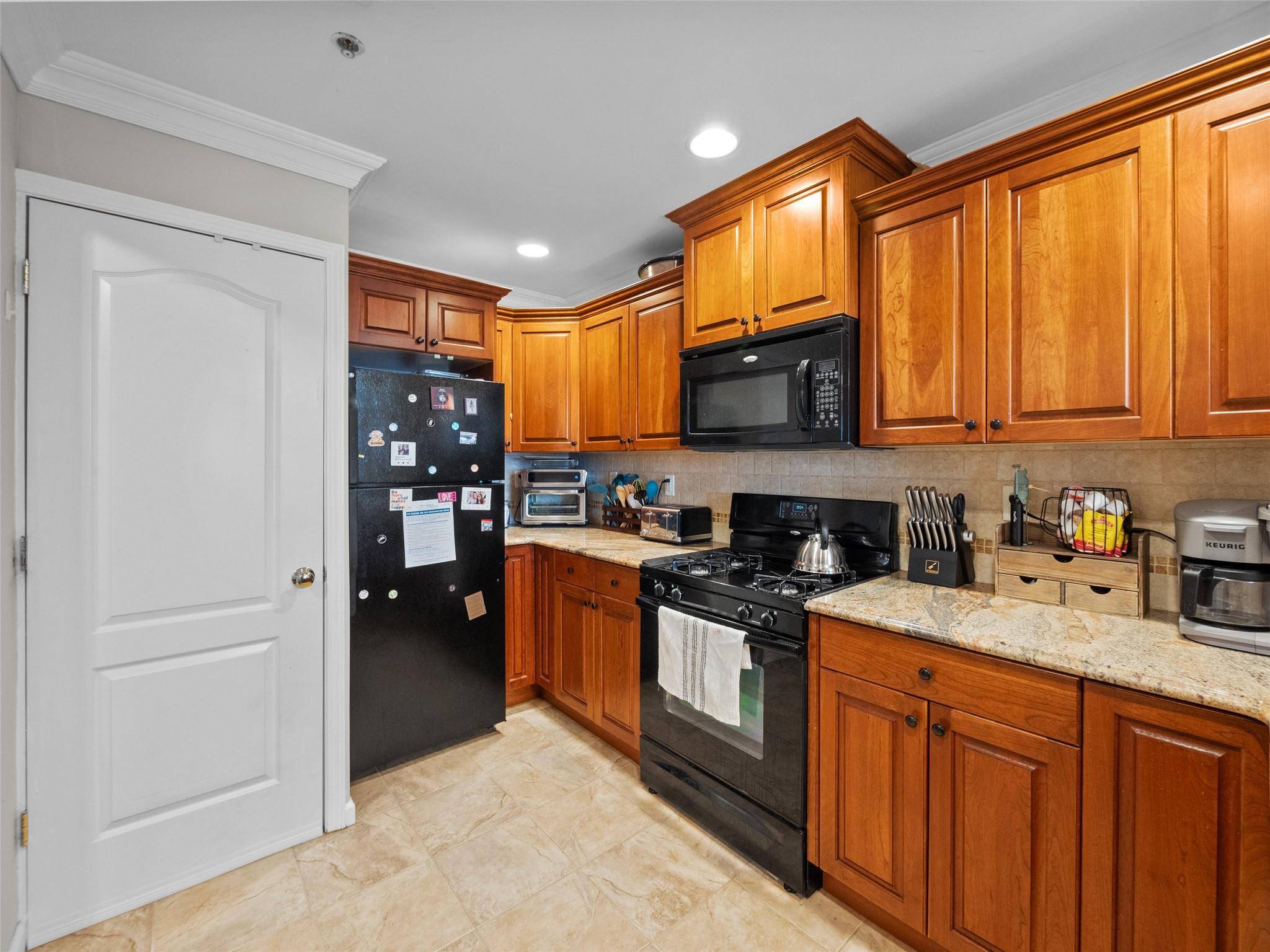Suffern, NY 10901,3 Cross ST #202