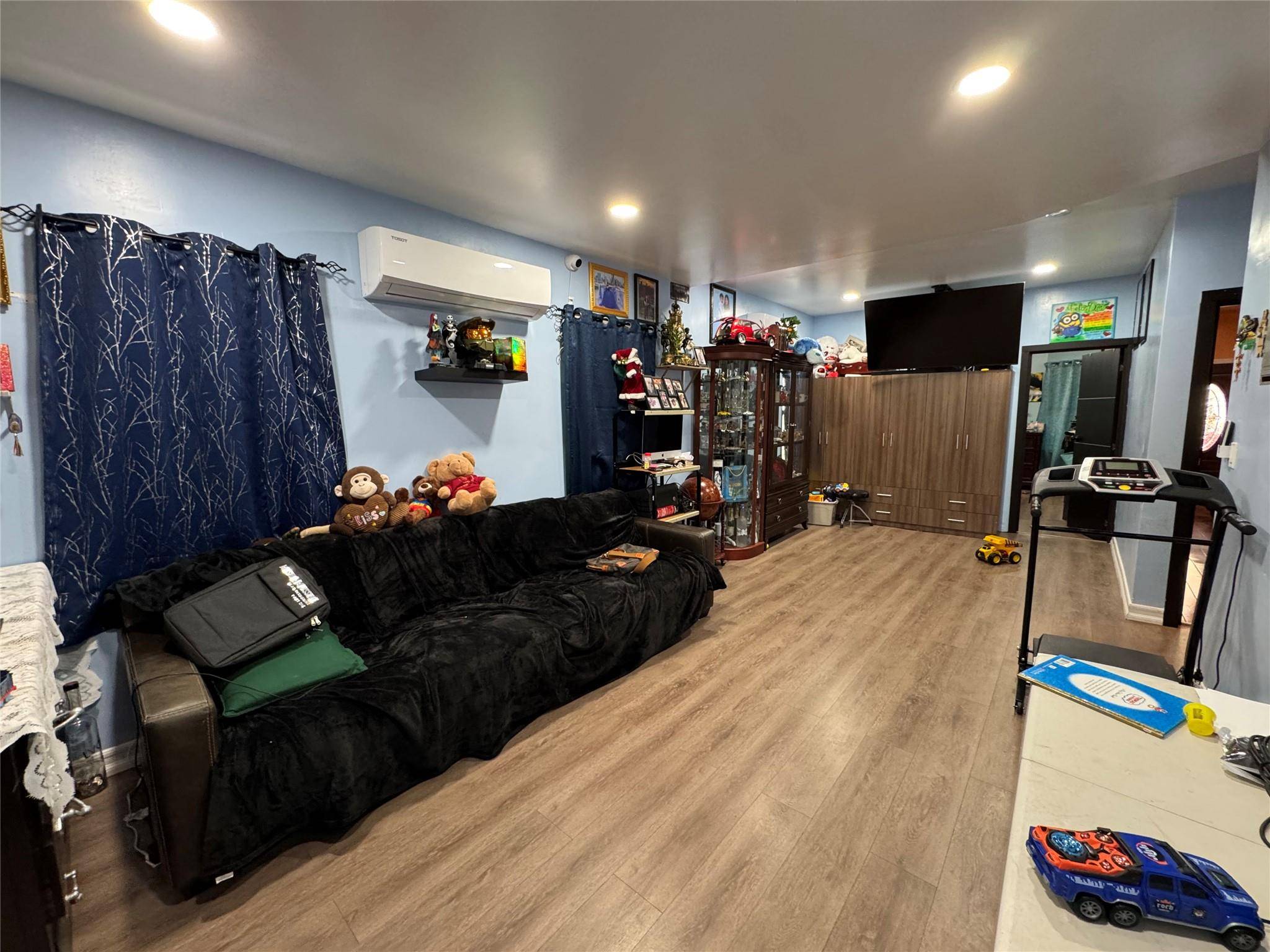 Corona, NY 11368,33-40 101st ST