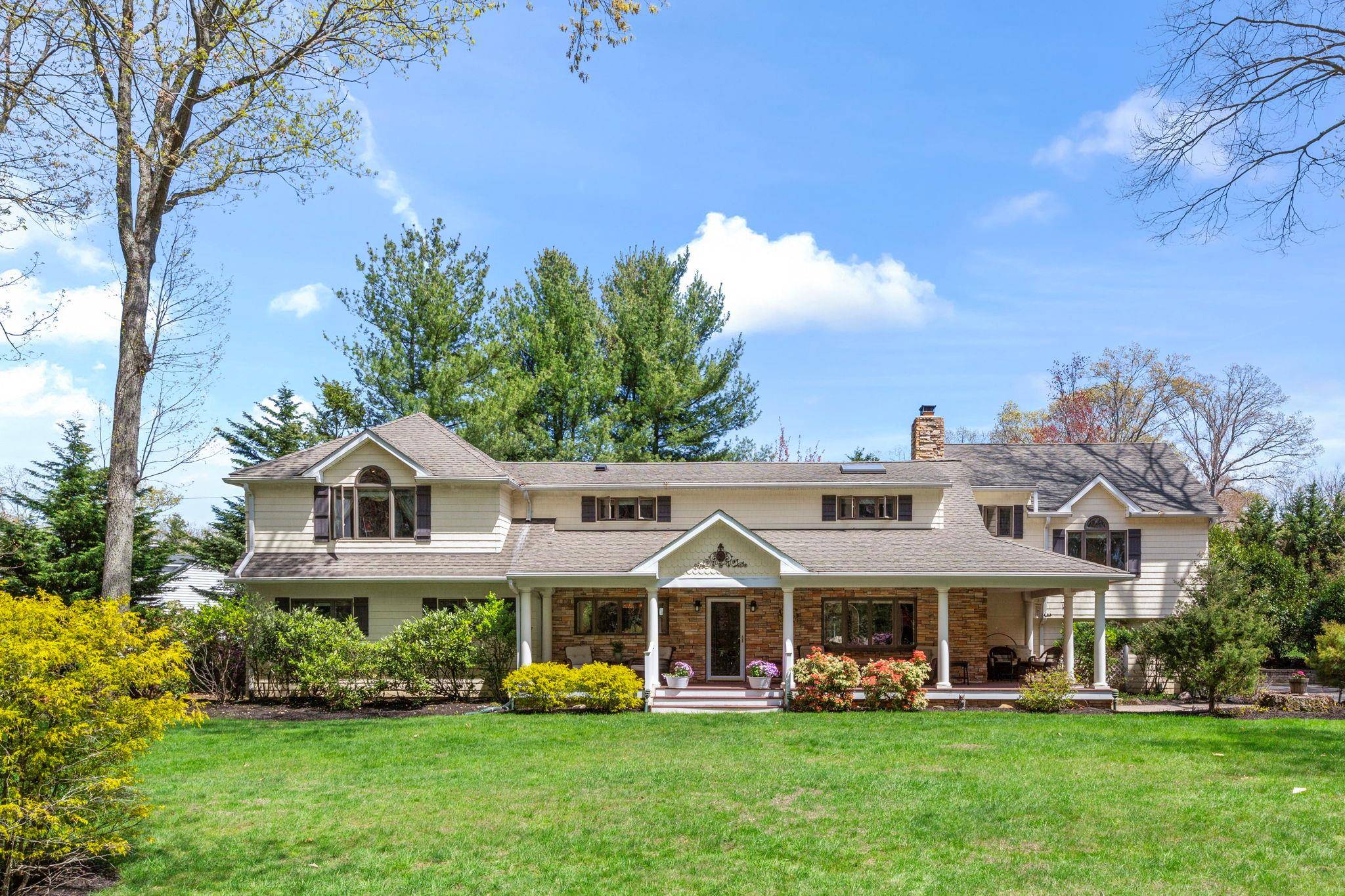 Northport, NY 11768,18 Windy LN