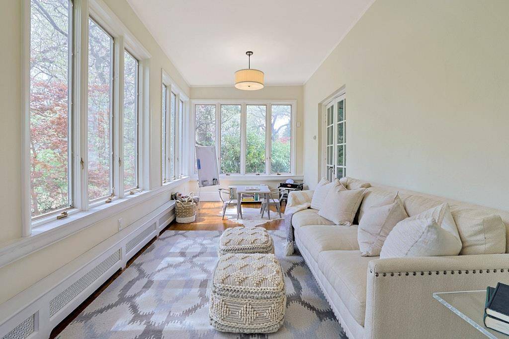 Scarsdale, NY 10583,68 Greenacres AVE