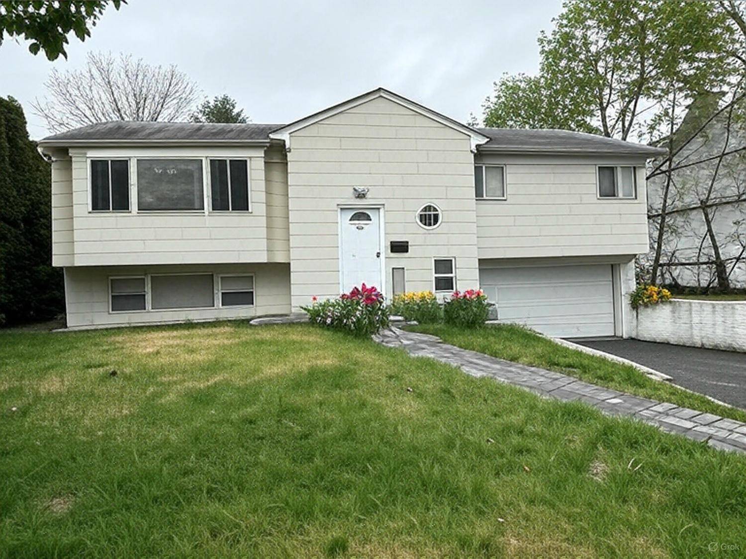 Great Neck, NY 11021-2317,5 Elm ST