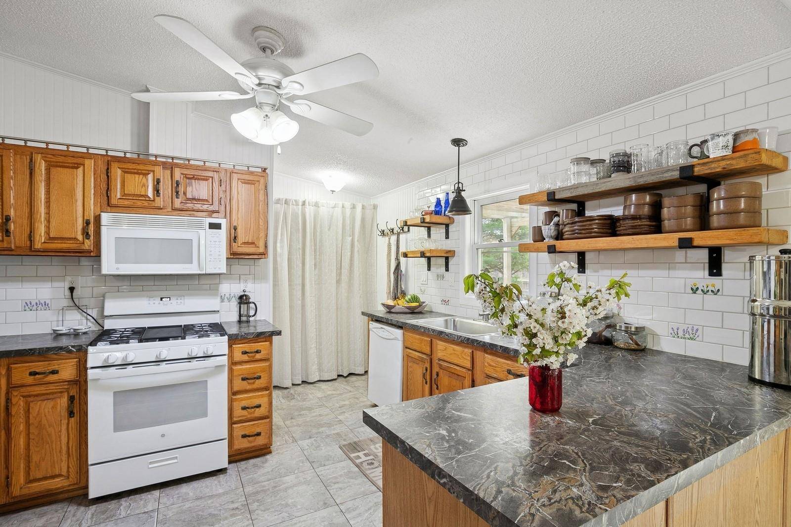 Holtsville, NY 11742,2 Mews CT