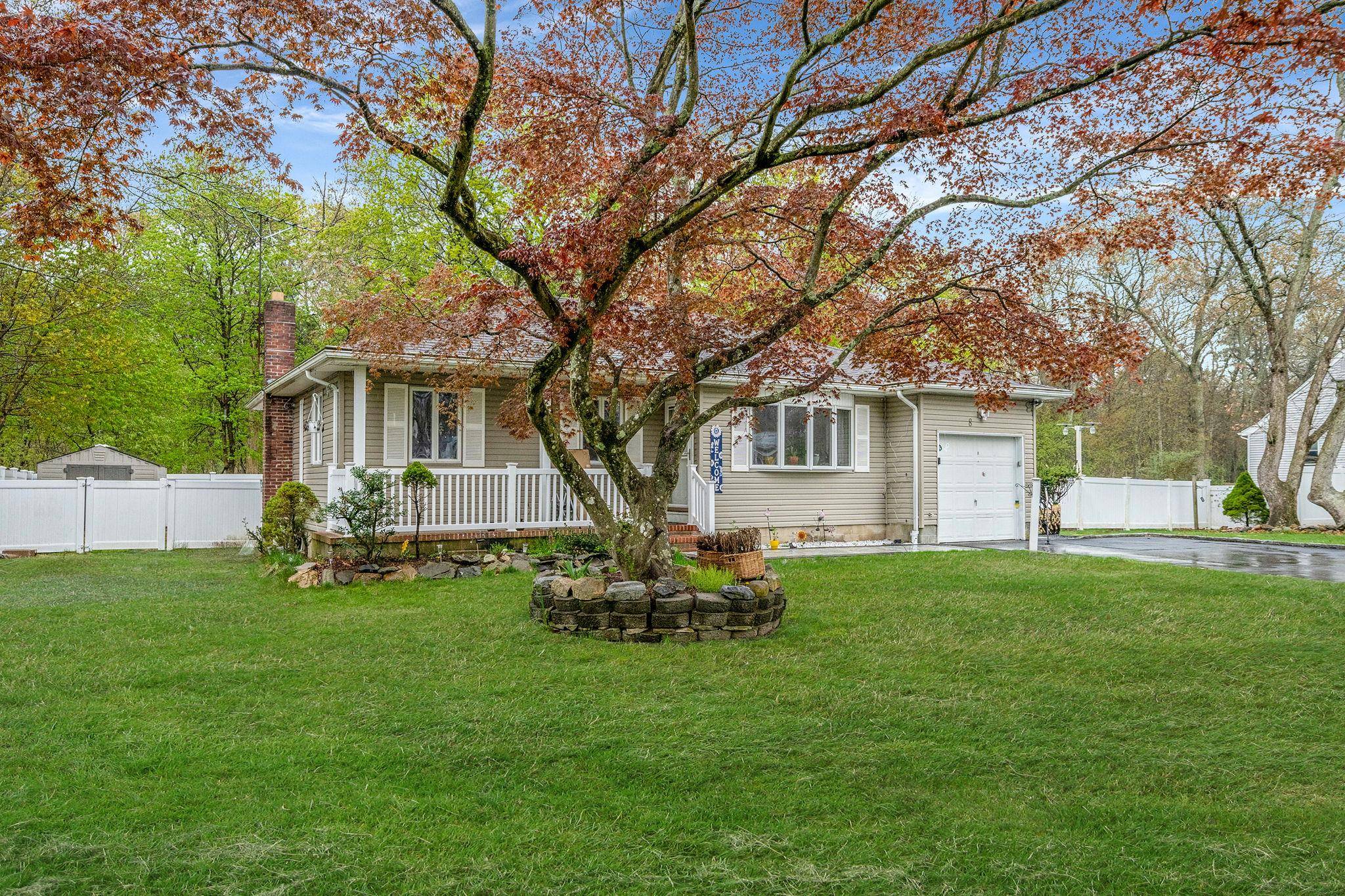 Yaphank, NY 11980,8 Landsberger ST