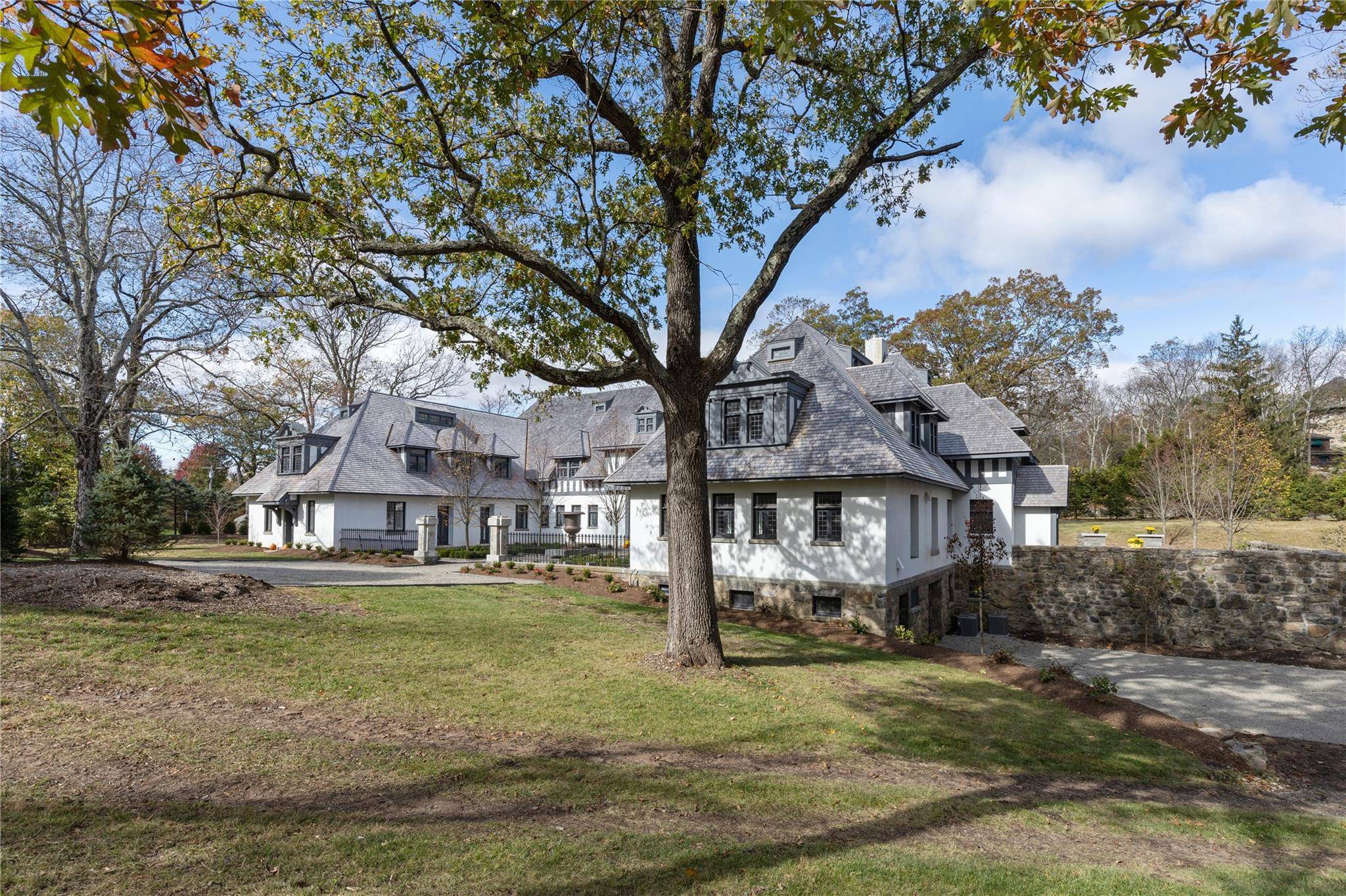 Tuxedo Park, NY 10987,76 Summit RD