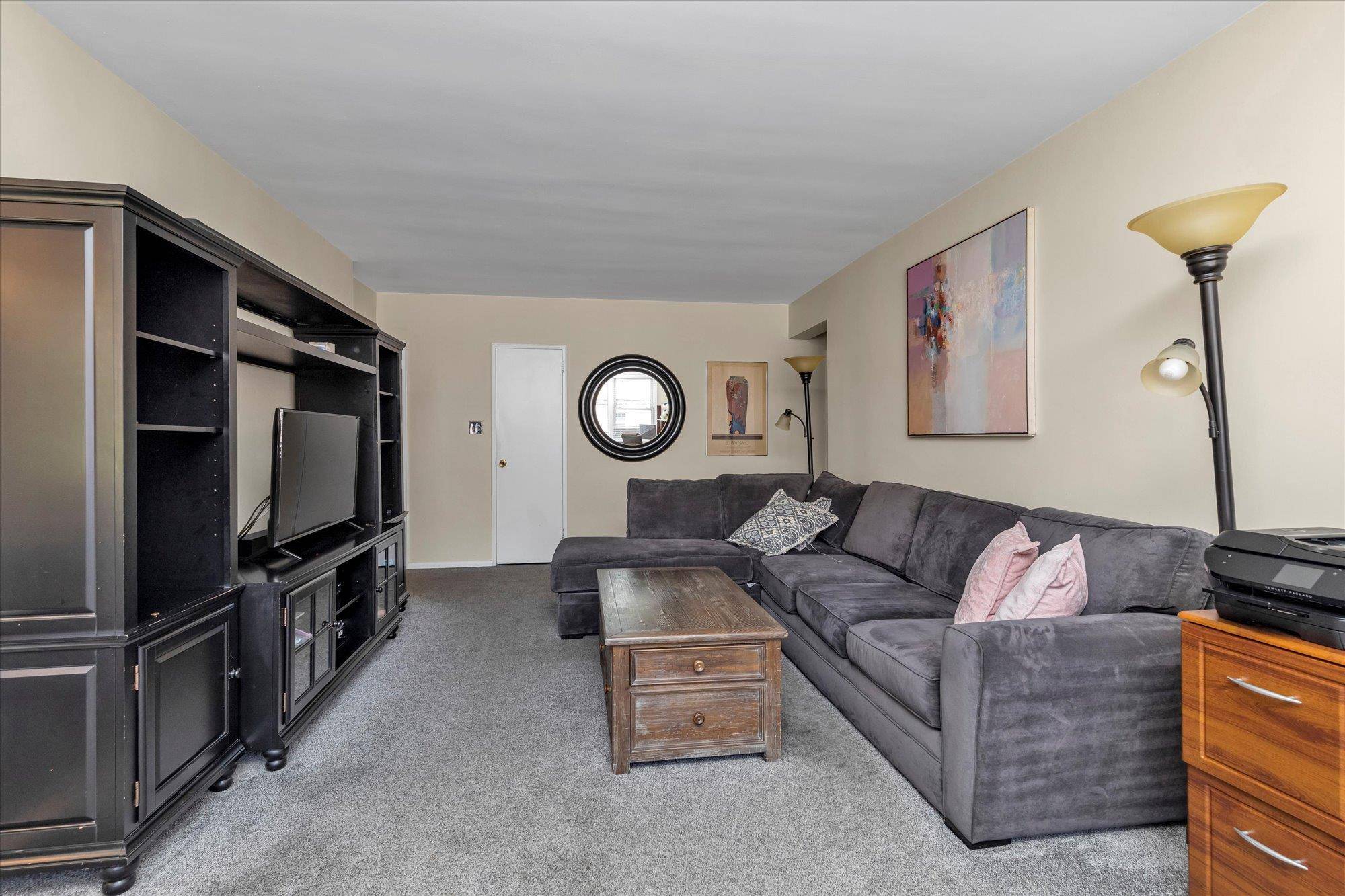 Rockville Centre, NY 11570,61 Maine AVE #A14