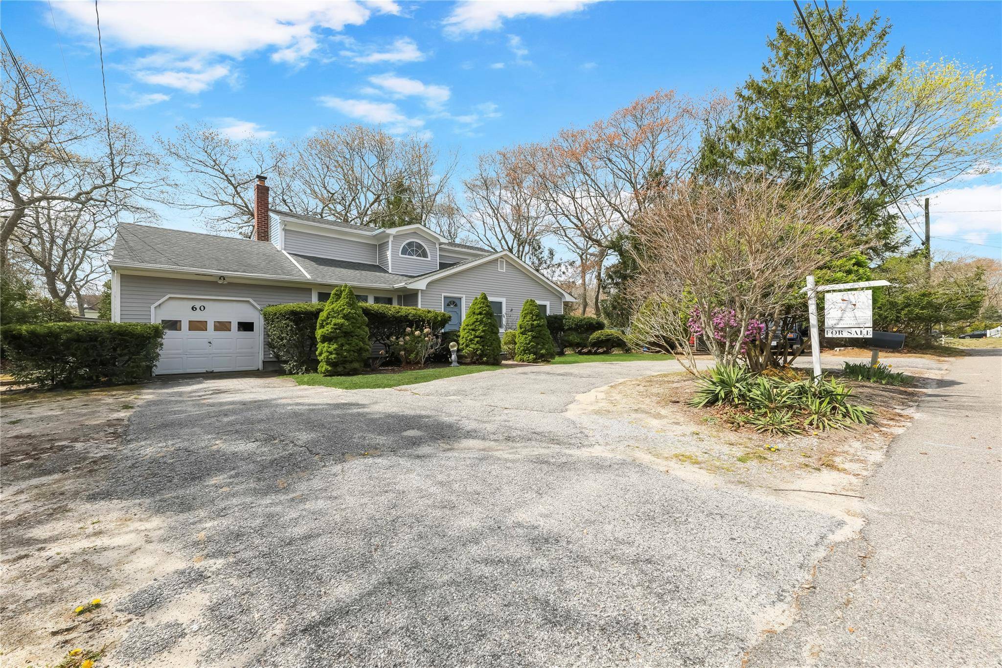 Hampton Bays, NY 11946,60 School ST