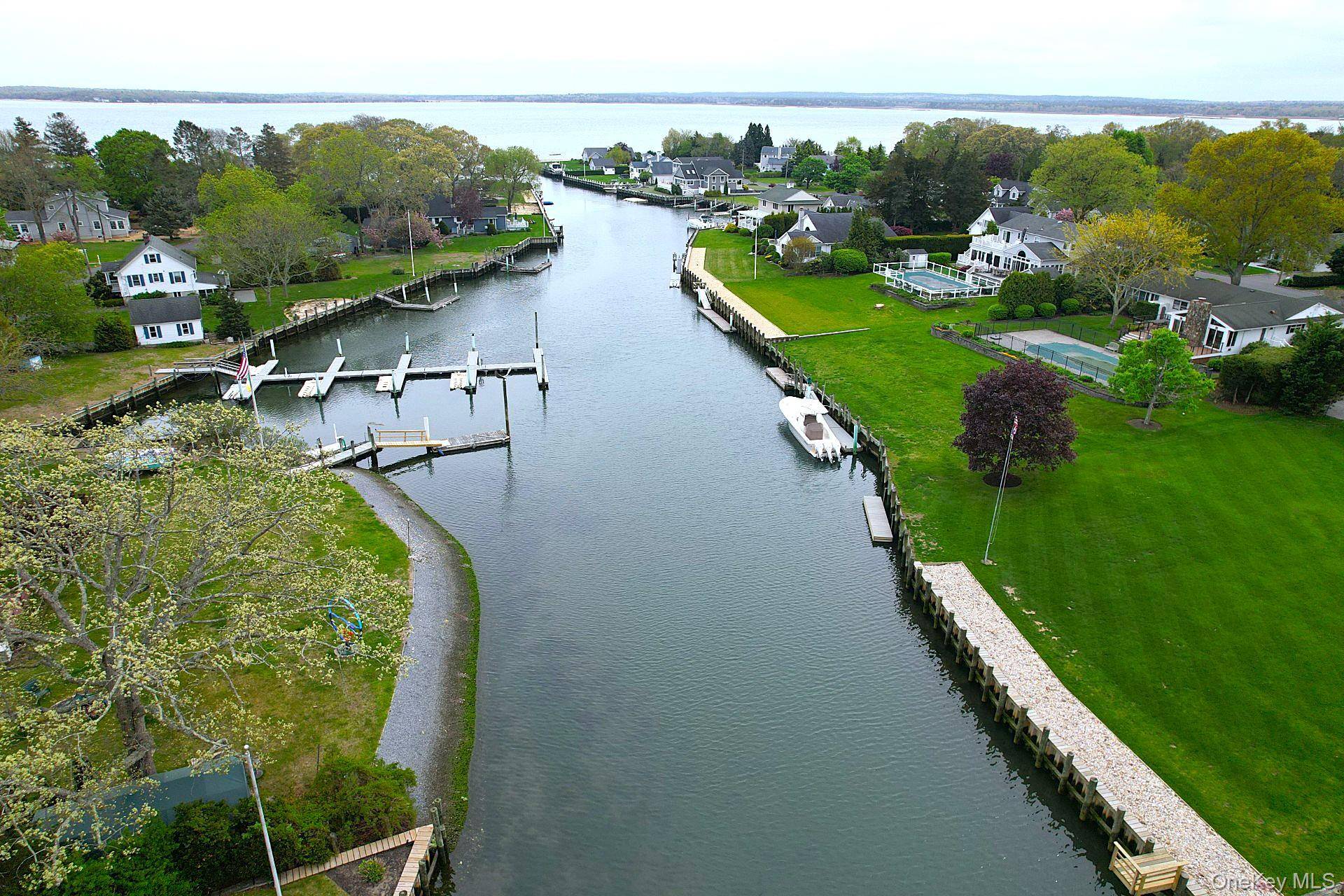 South Jamesport, NY 11901,33 Lagoon CT