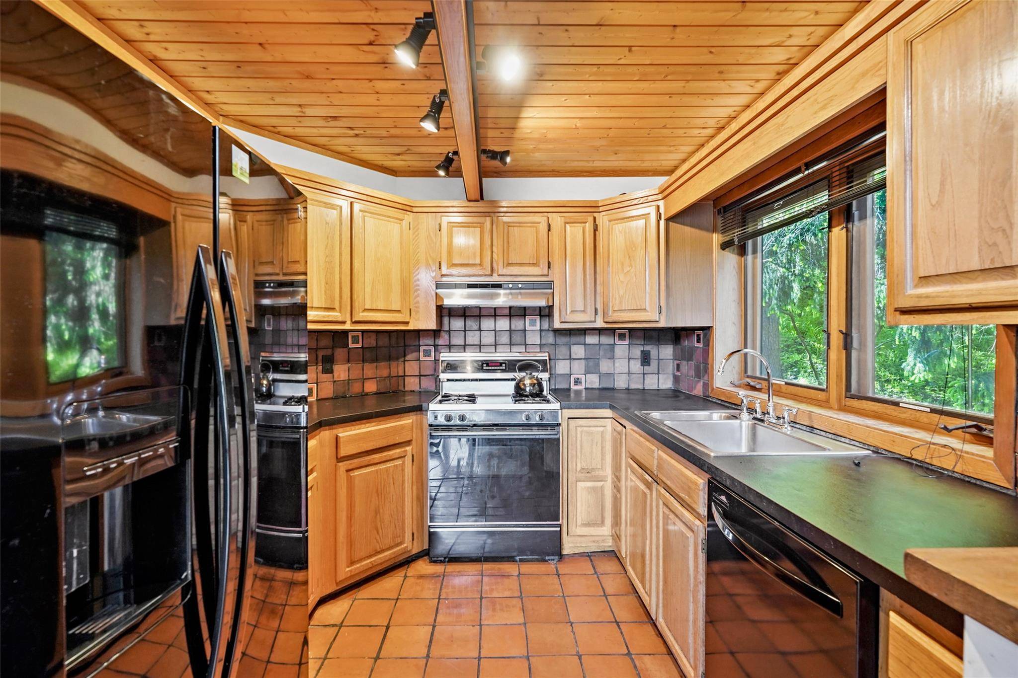 Putnam Valley, NY 10579,21 Chippewa RD