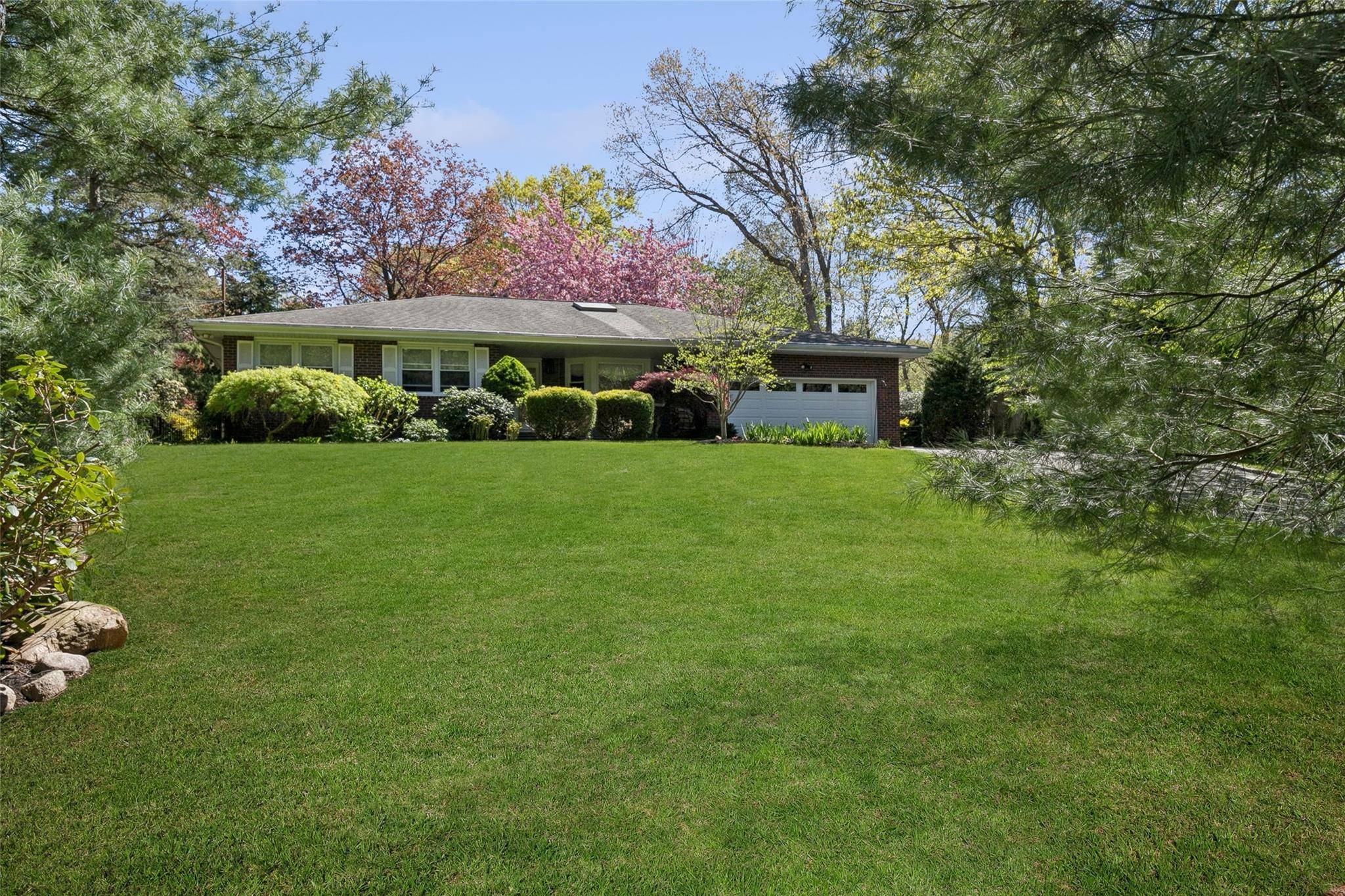 Cold Spring Harbor, NY 11724,70 Woodchuck Hollow RD