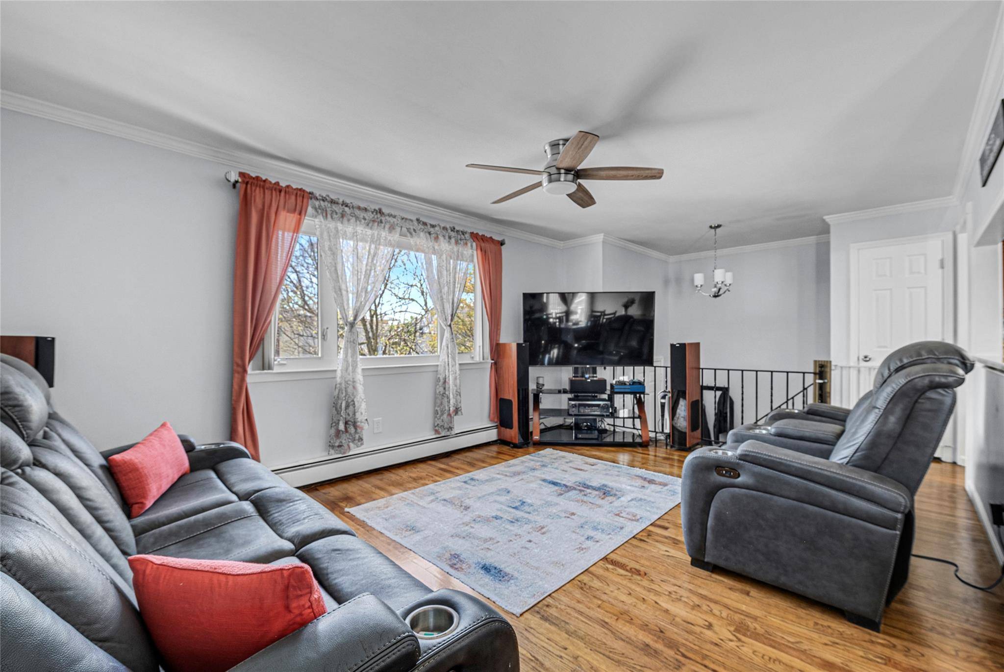 Huntington, NY 11743,17 Brennan ST
