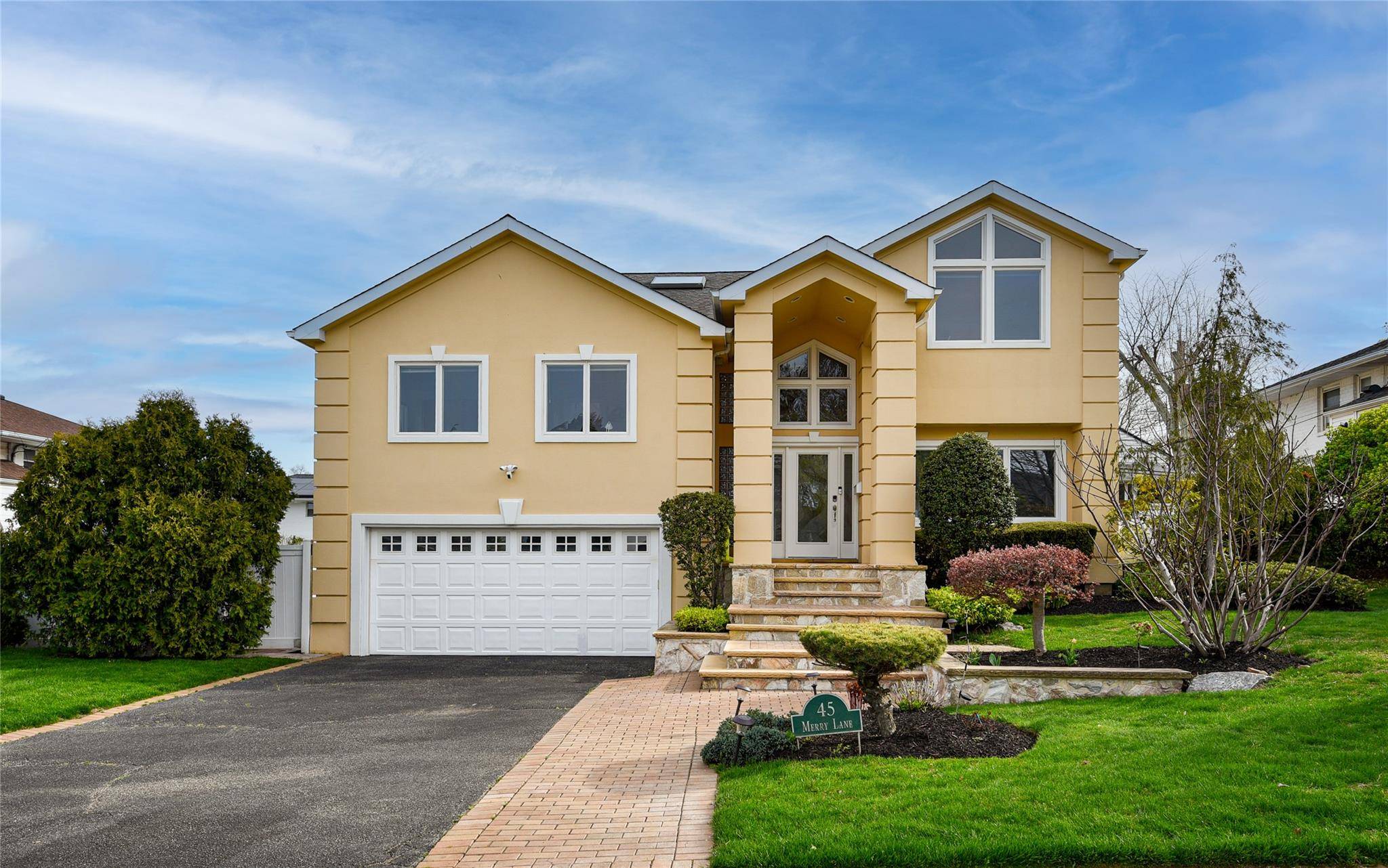 Jericho, NY 11753,45 Merry LN