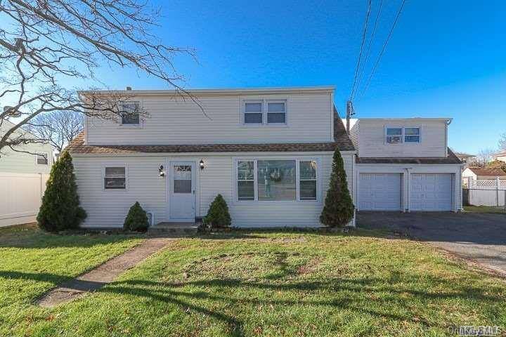 Lindenhurst, NY 11757,147 N Delaware AVE