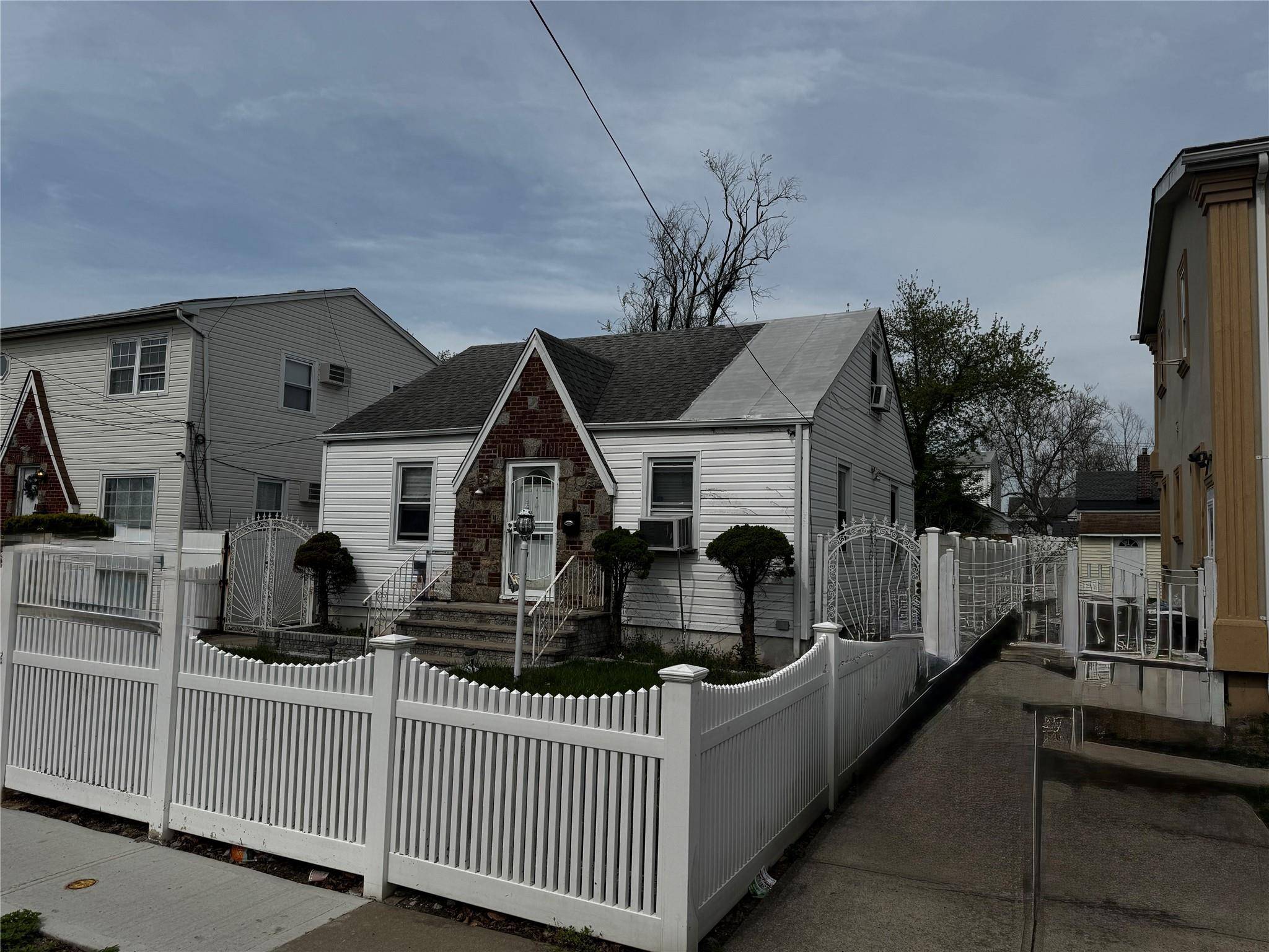 Cambria Heights, NY 11411,11922 237th ST