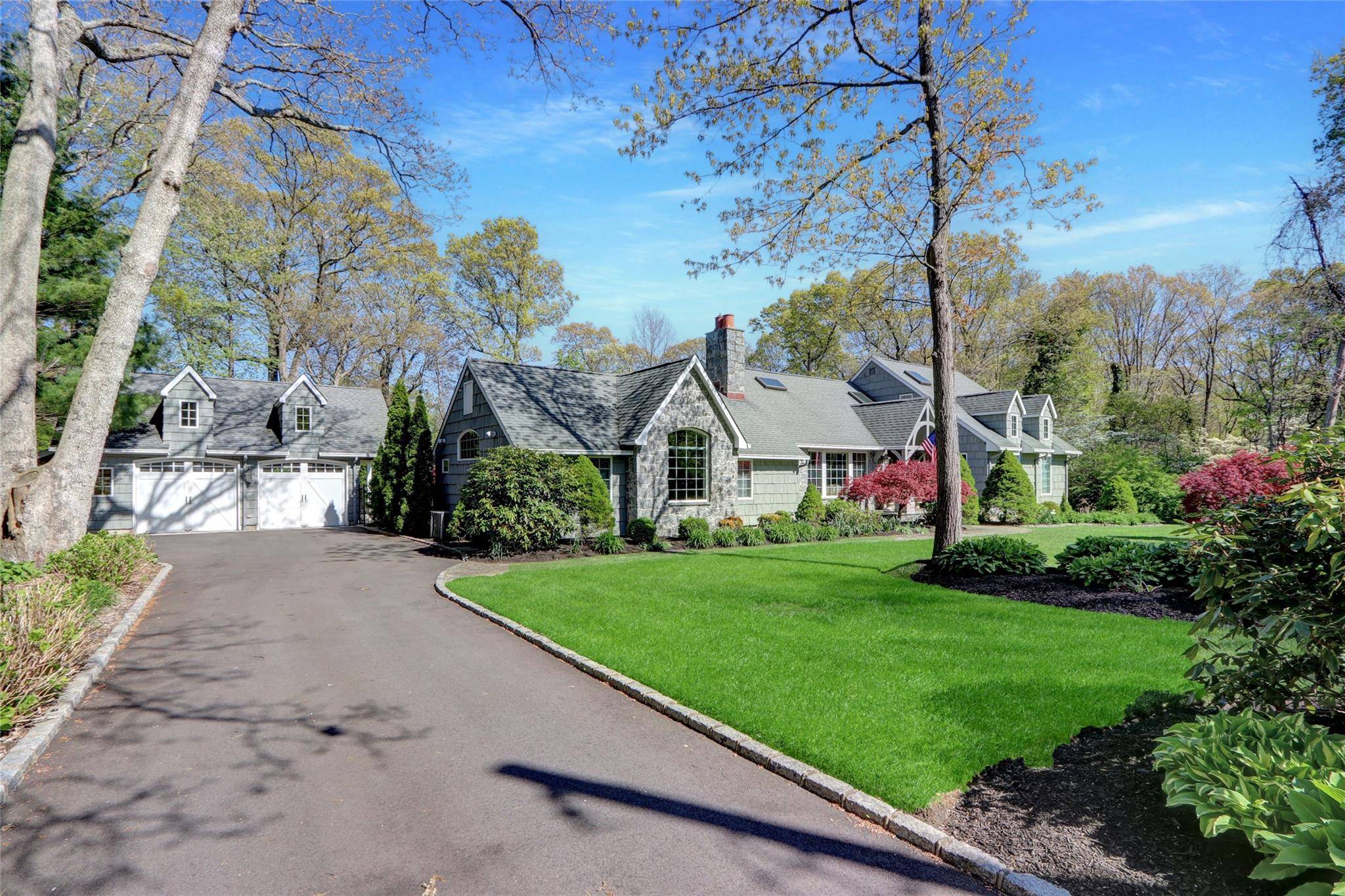 Huntington, NY 11743,65 Brookhill LN