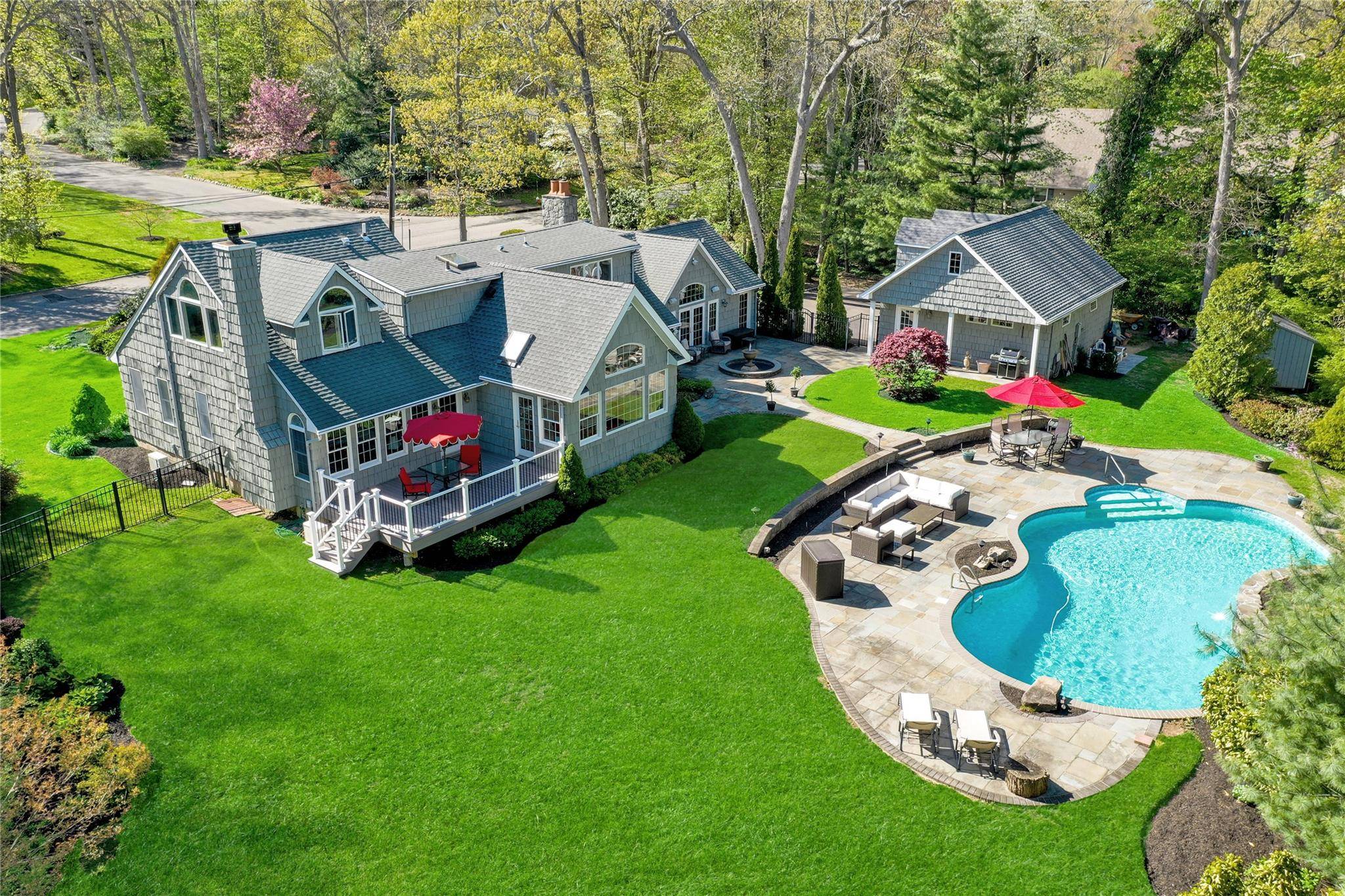 Huntington, NY 11743,65 Brookhill LN