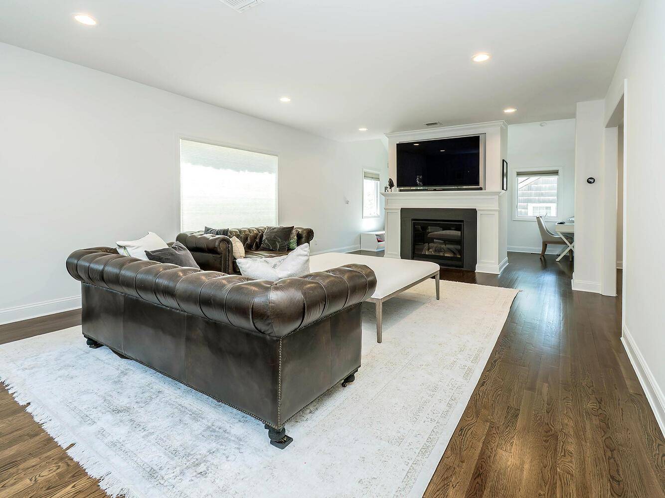 Manhasset, NY 11030,33 Mora CT