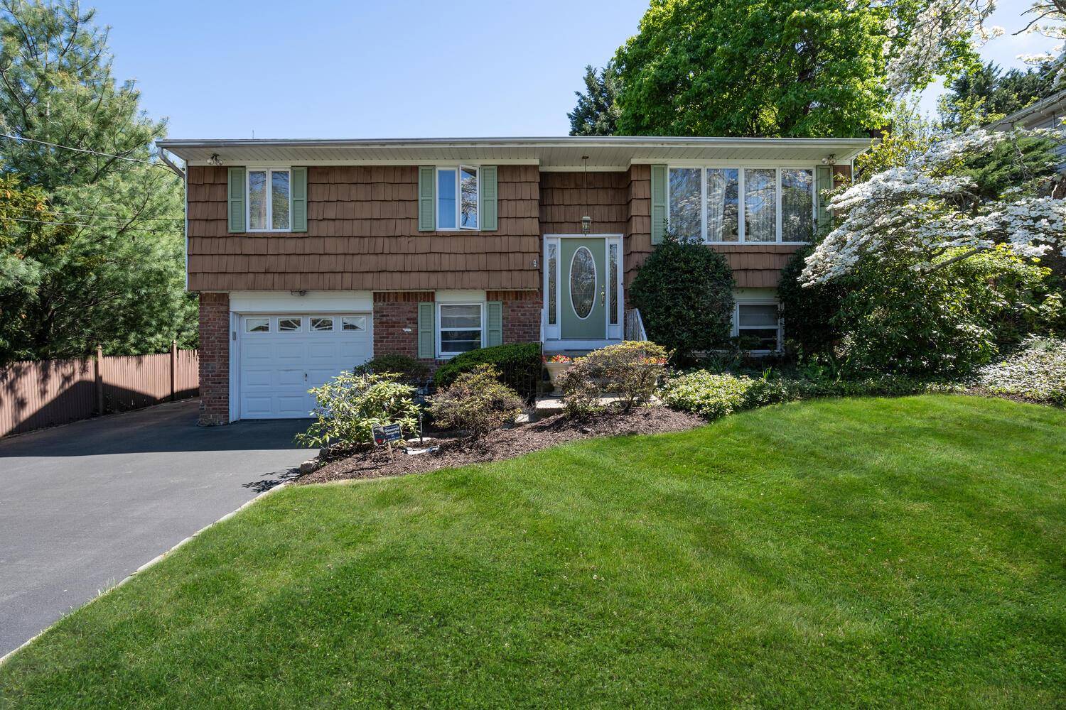Locust Valley, NY 11560,26 Michael F ST