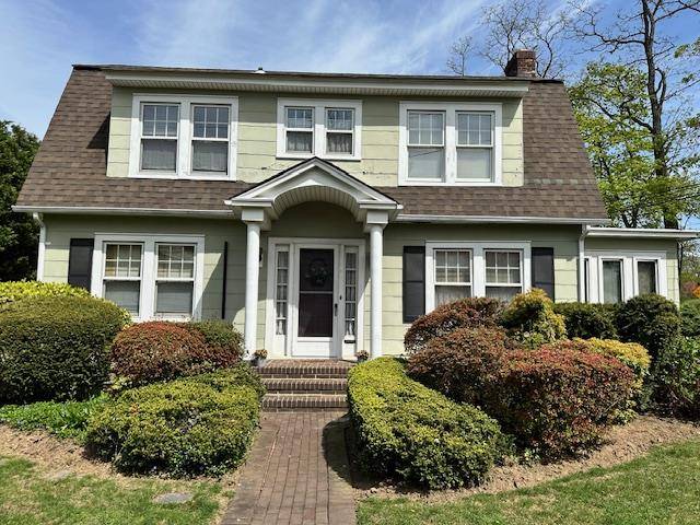 Manhasset, NY 11030,8 Buckingham PL