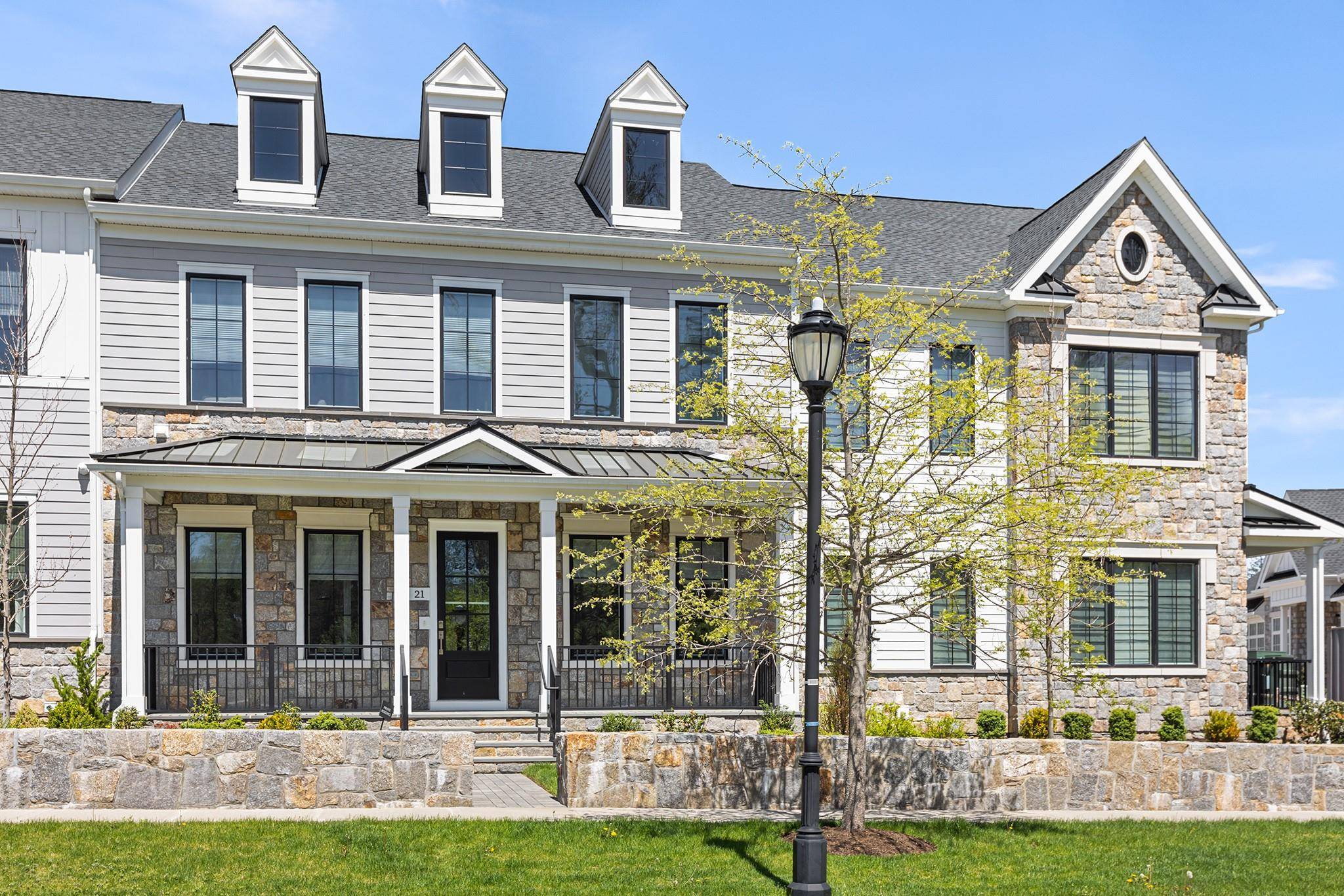 Chappaqua, NY 10514,21 Wallace WAY