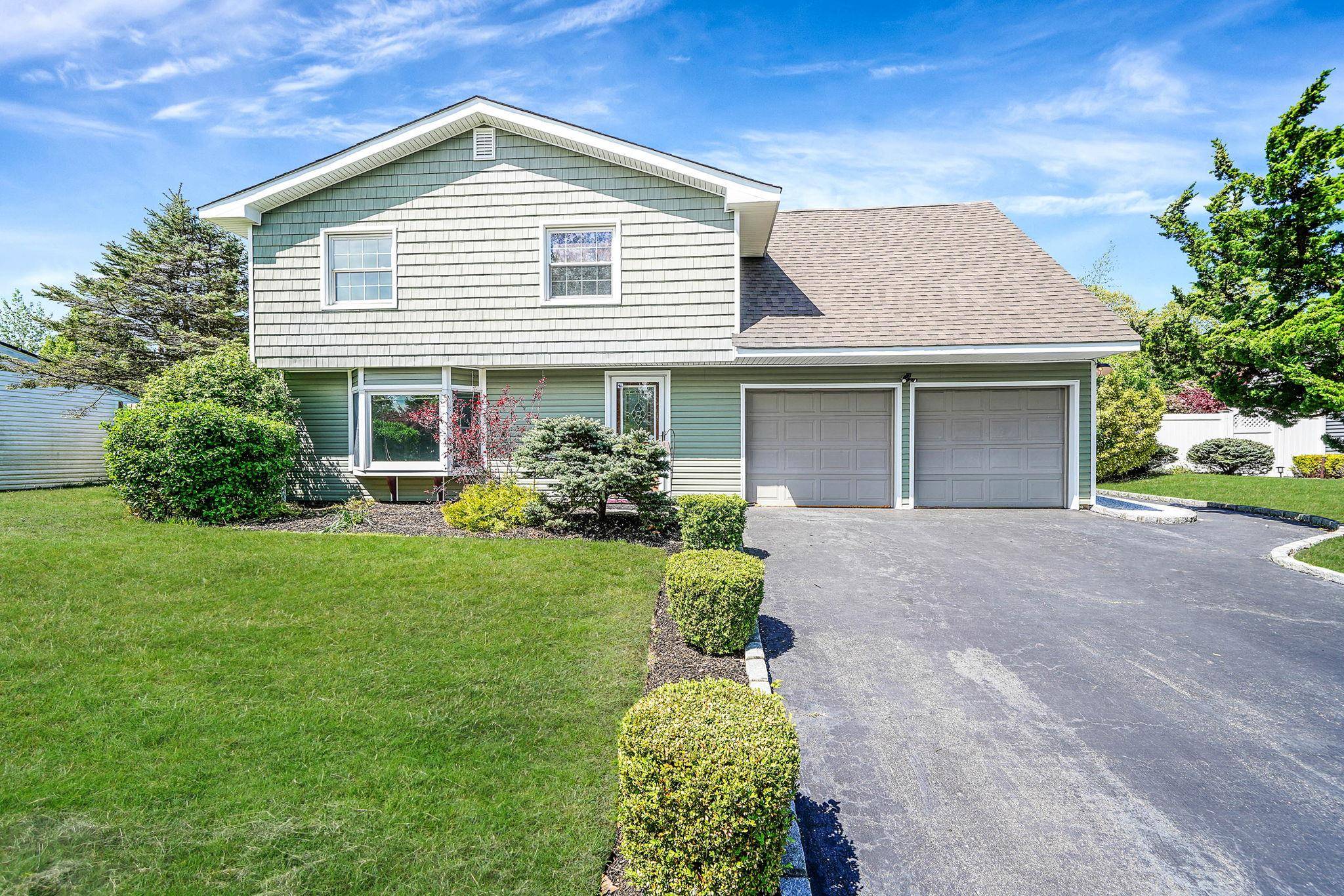 Medford, NY 11763,40 Balsam DR