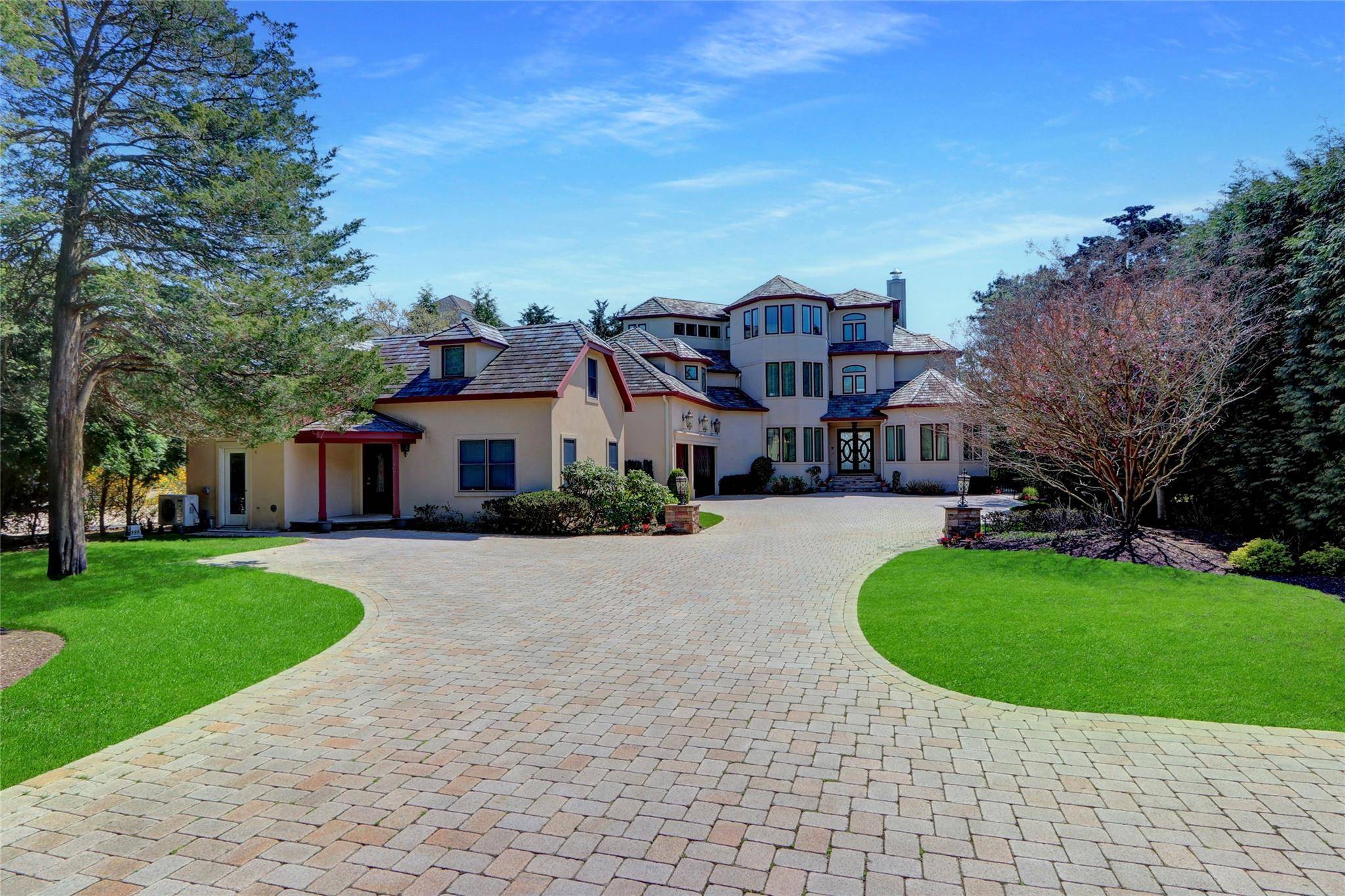 Northport, NY 11768,265 Asharoken AVE