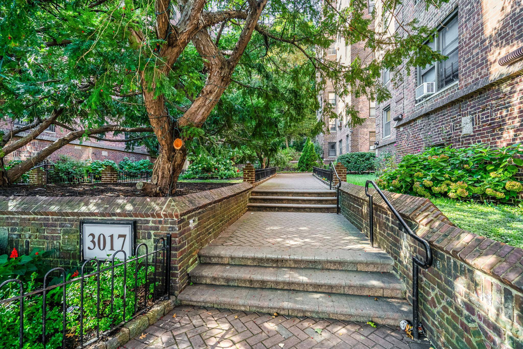 Bronx, NY 10463,3017 Riverdale AVE #3C