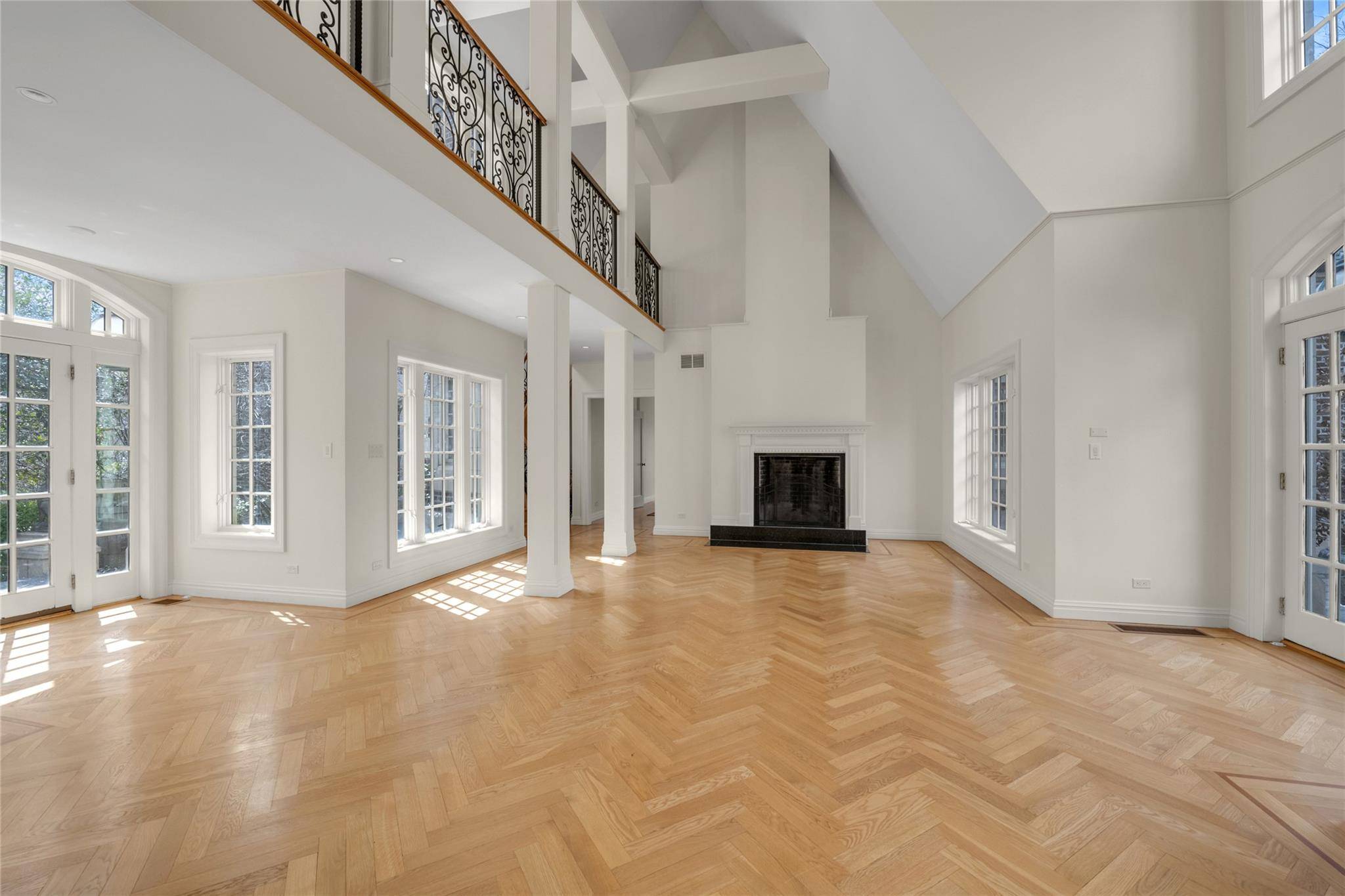 Great Neck, NY 11024,7 Rodney LN