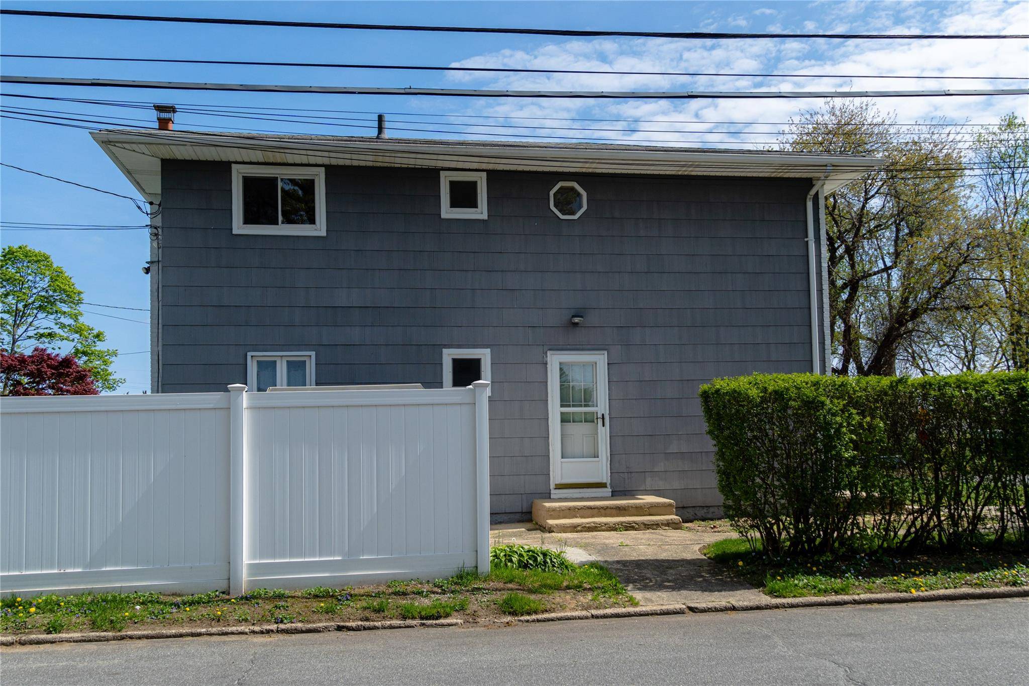 Lindenhurst, NY 11757,42 Madison DR
