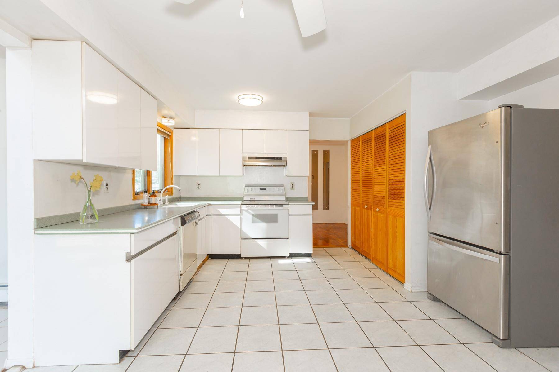 Holbrook, NY 11741,376 Singingwood DR