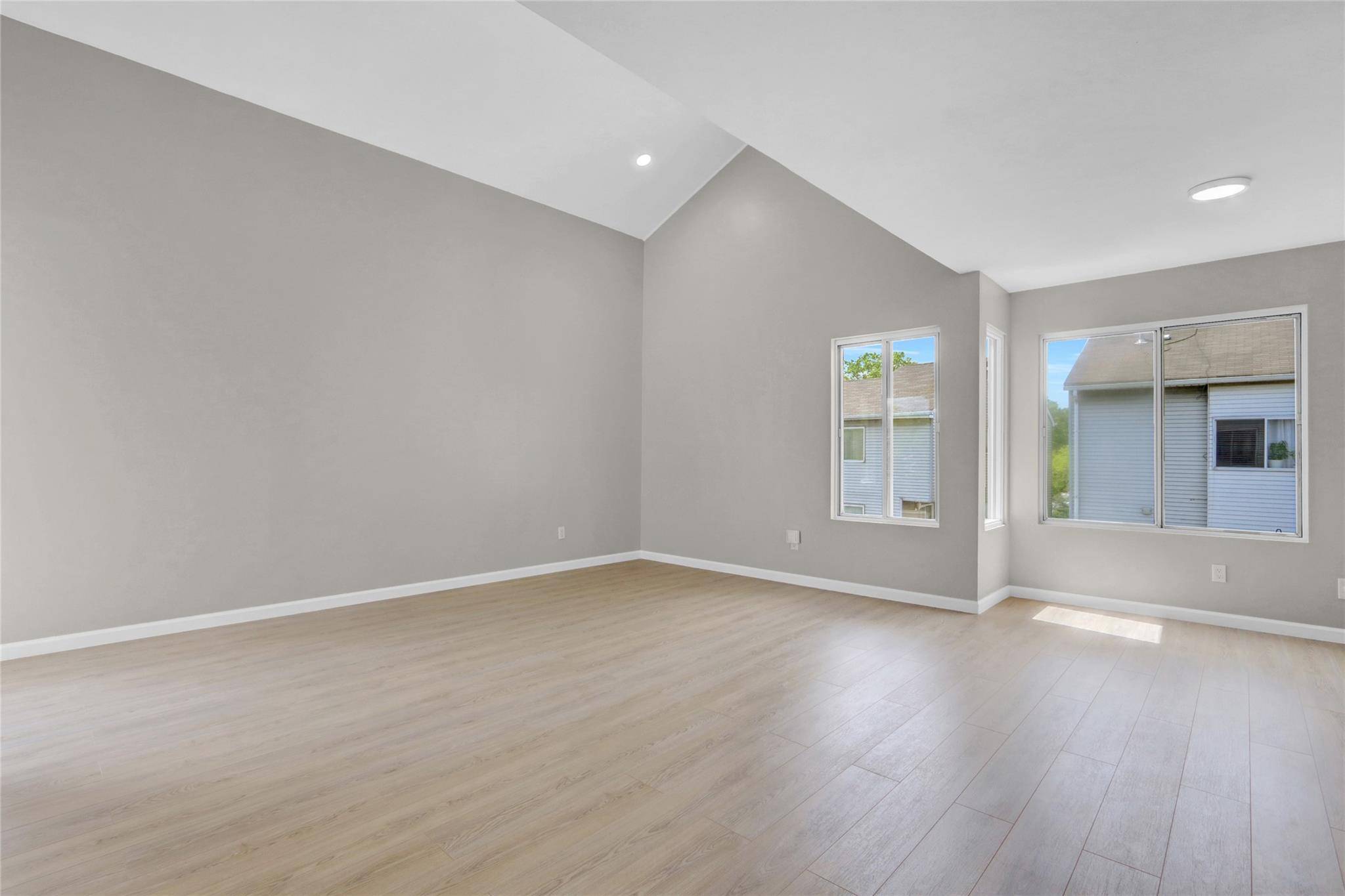 Staten Island, NY 10303,963 Goethals RD