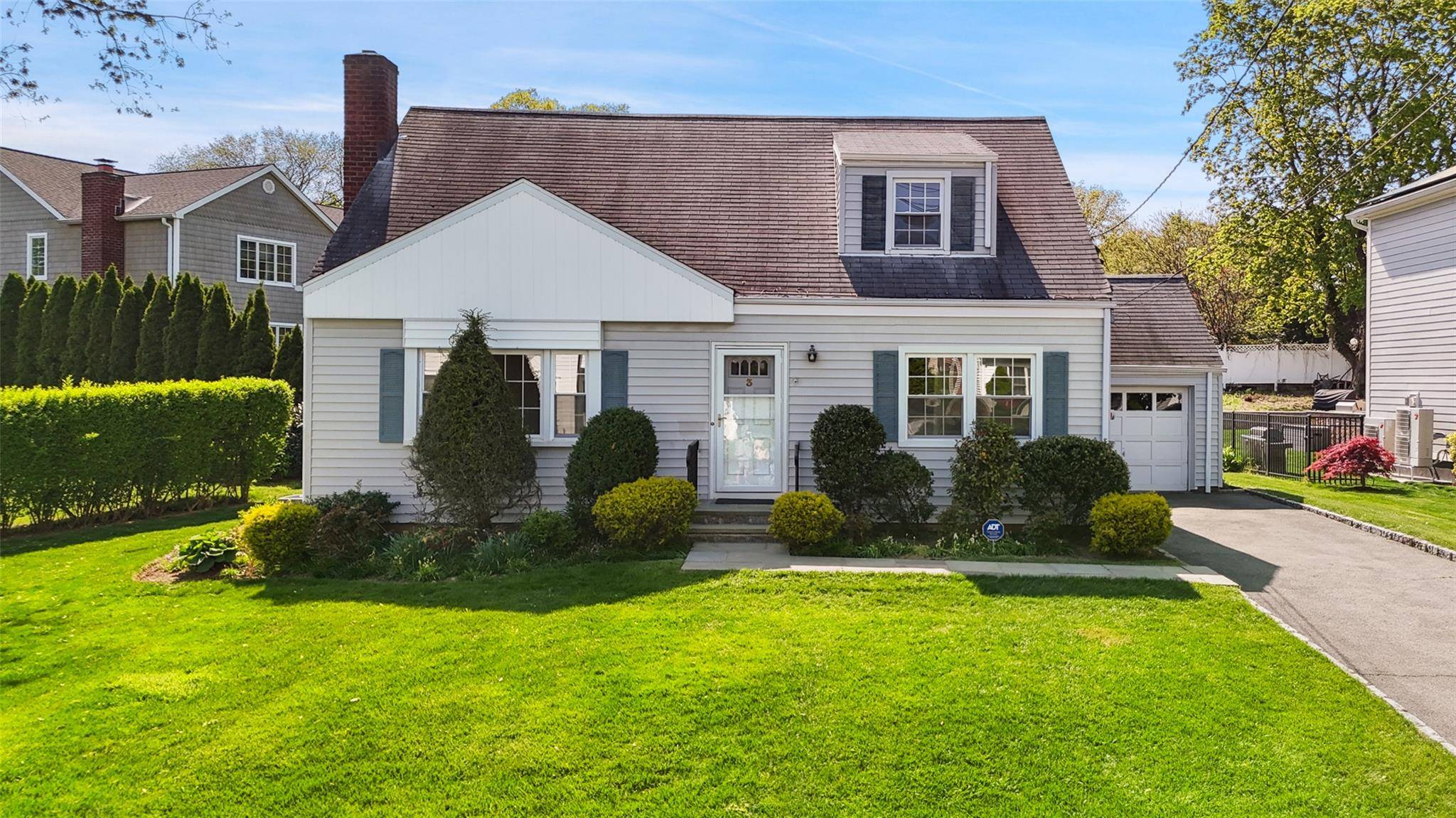 Scarsdale, NY 10583,3 Hanfling RD