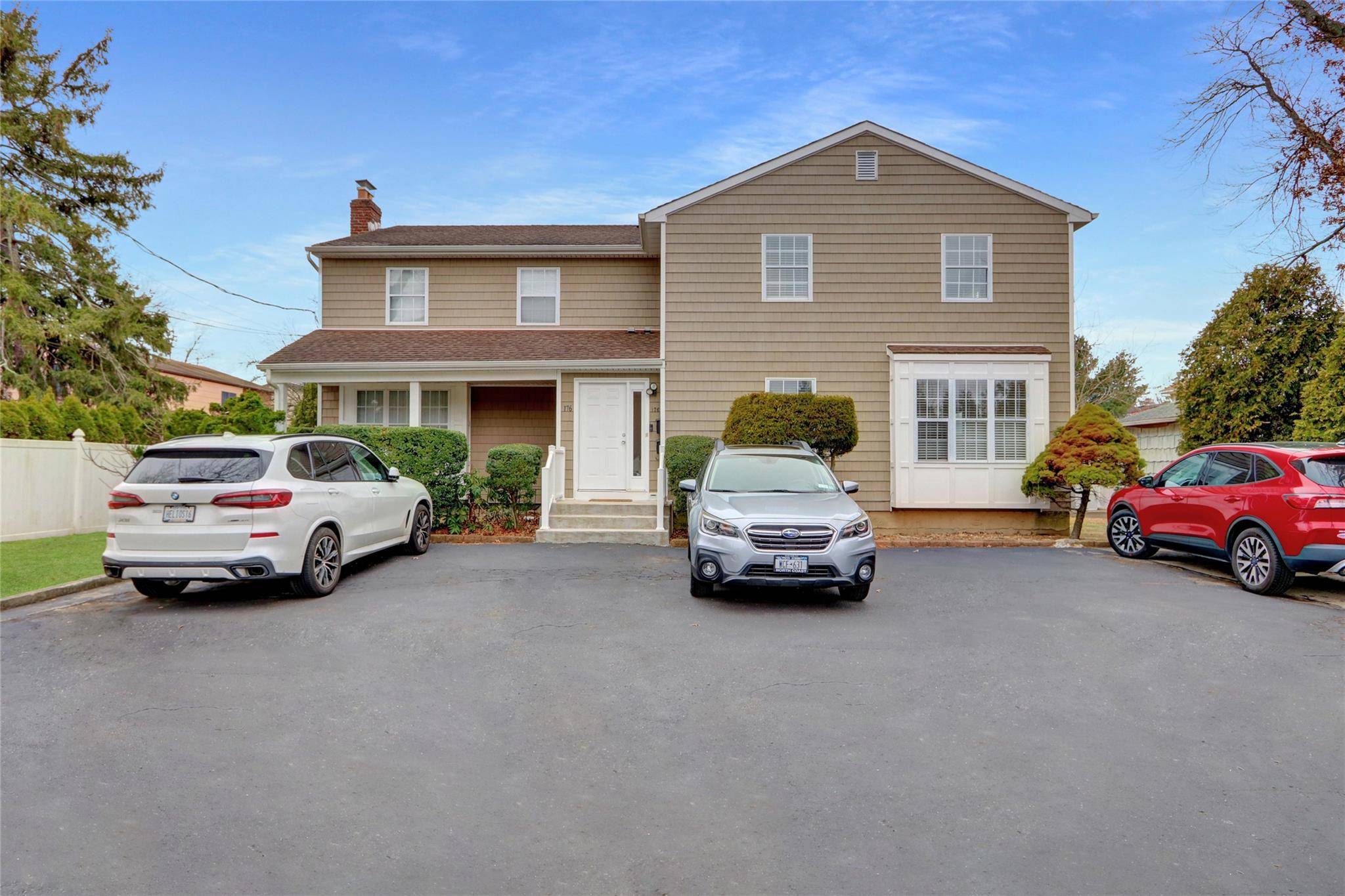 Syosset, NY 11791,176 Jackson AVE