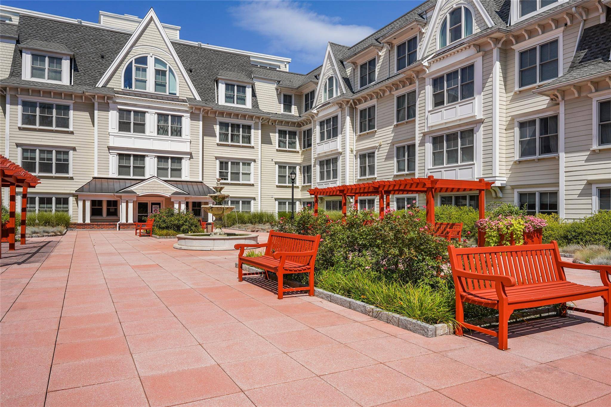 Mamaroneck, NY 10543,225 Stanley AVE #412